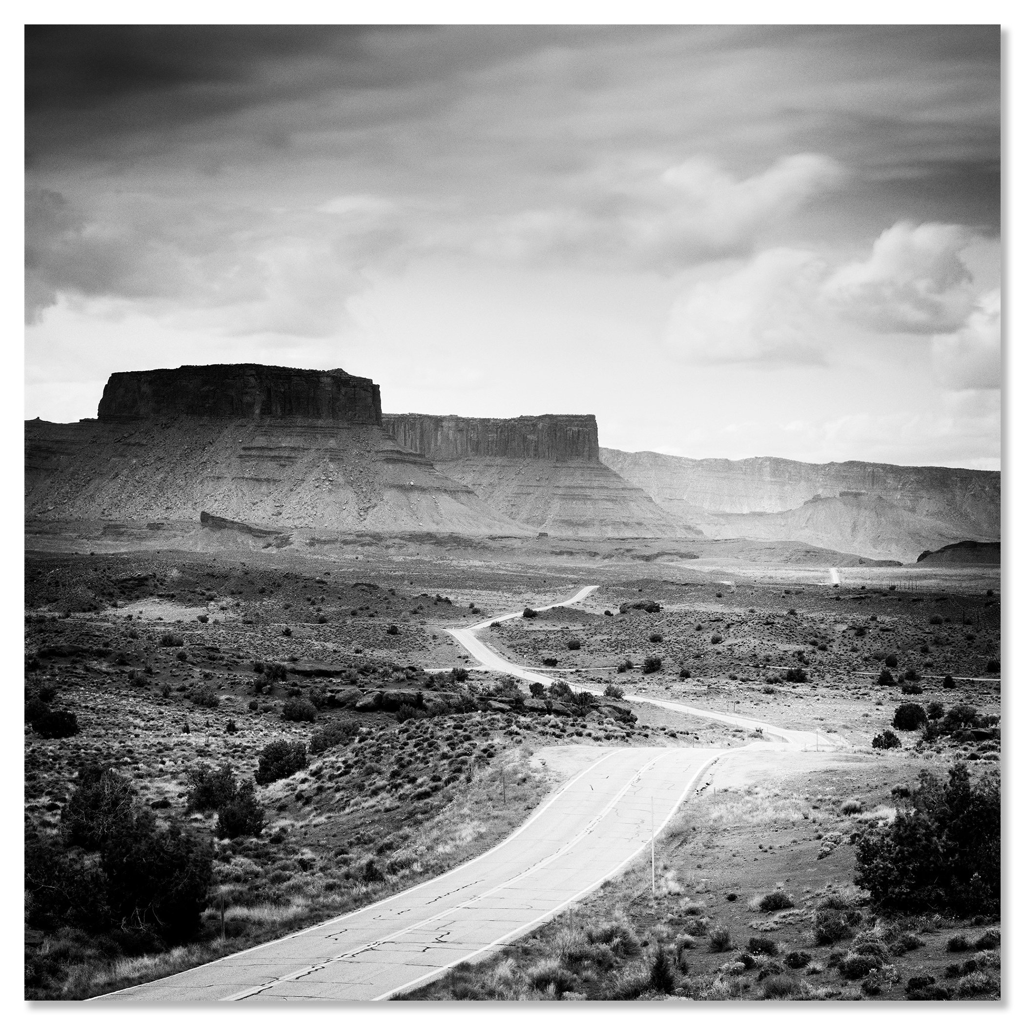 Road to Nowhere – Utah, USA, black-and-white photograph mounted on frameless aluminium Dibond. Photo by Gerald Berghammer.