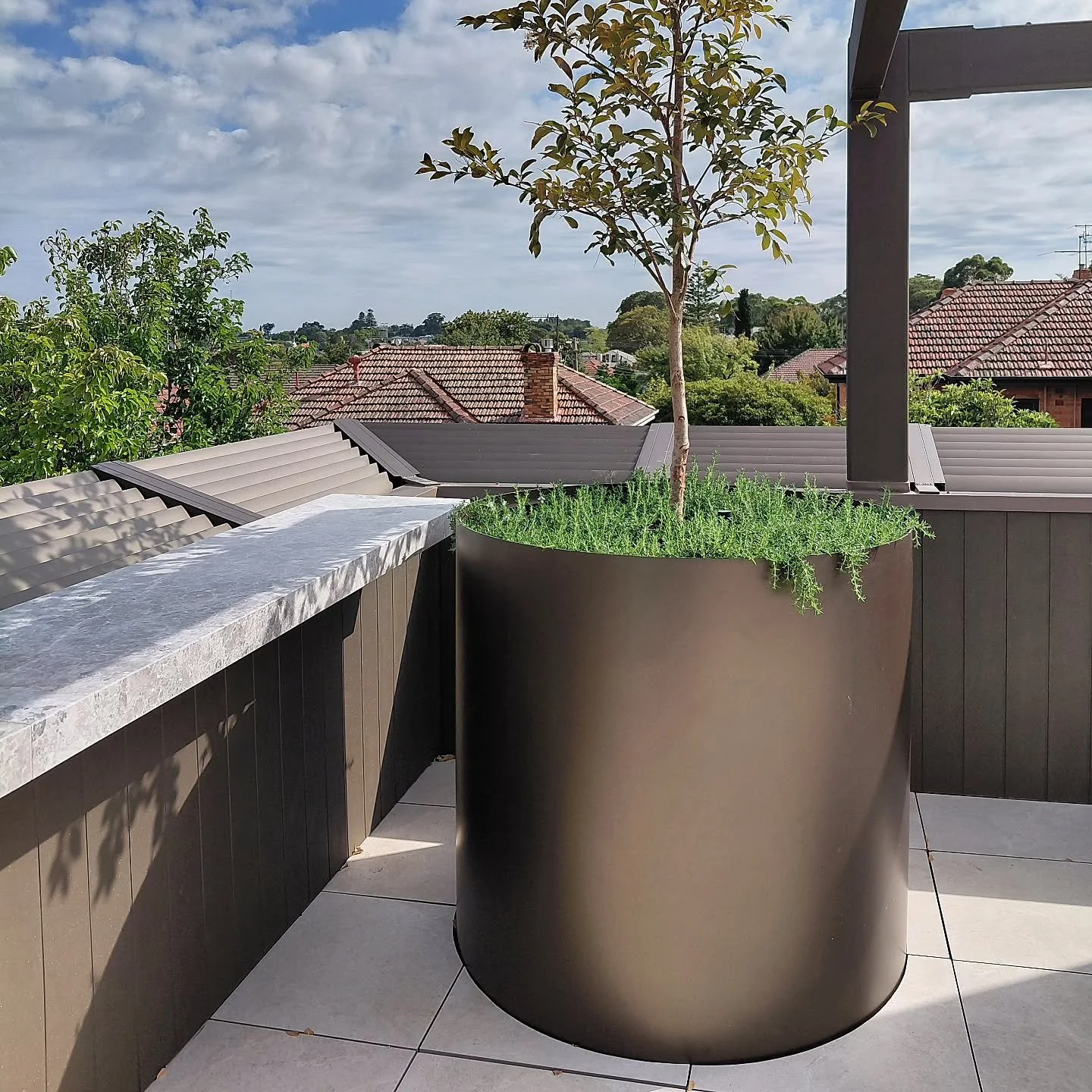 Another one of our staple planters in its new space - clean, understated, minimal. Right at home on a rooftop, in a courtyard or on a terrace. 🍃

Made with care in Melbourne.
