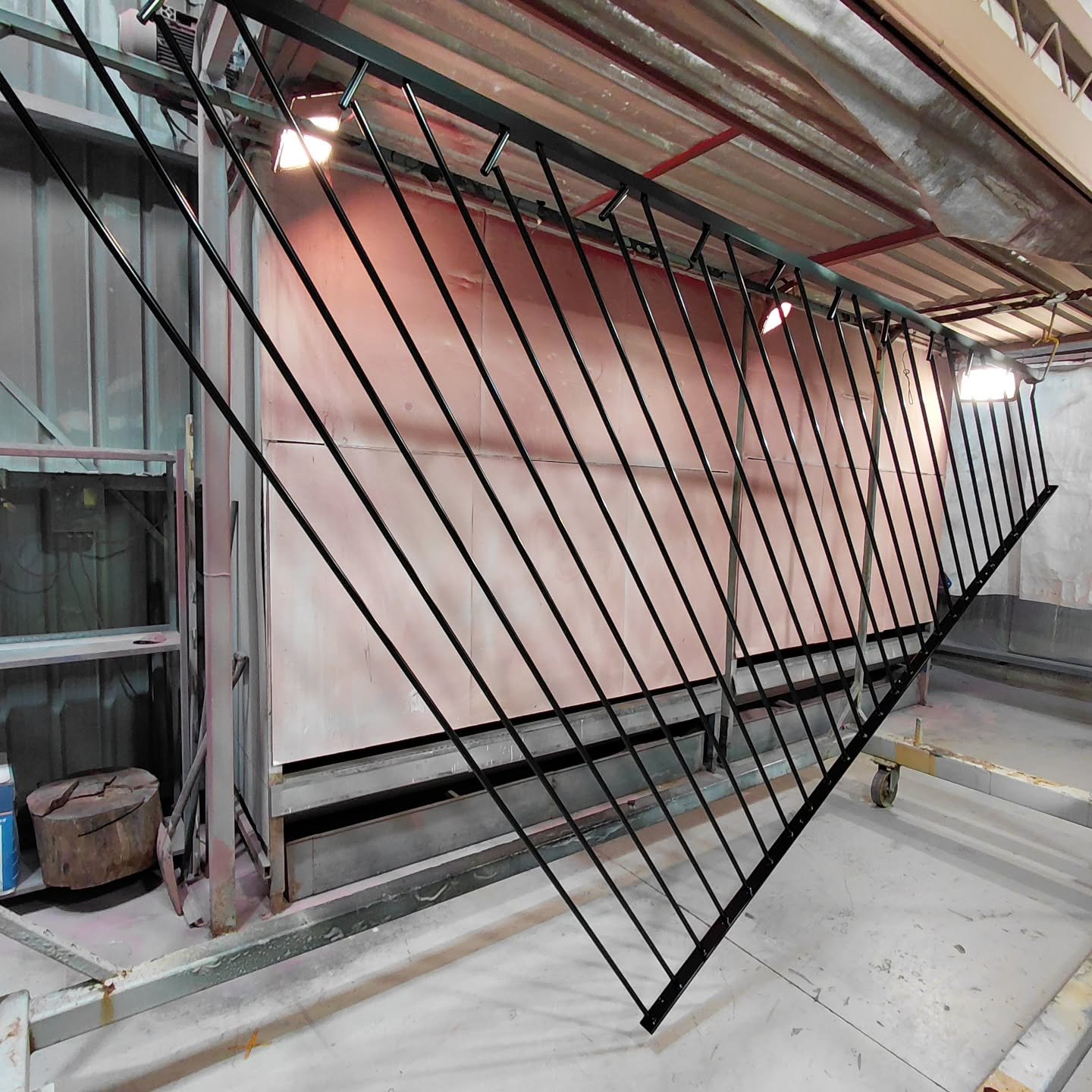 "Hot stuff, coming through!" Custom balustrade, straight out of the powder coating oven! ✅️