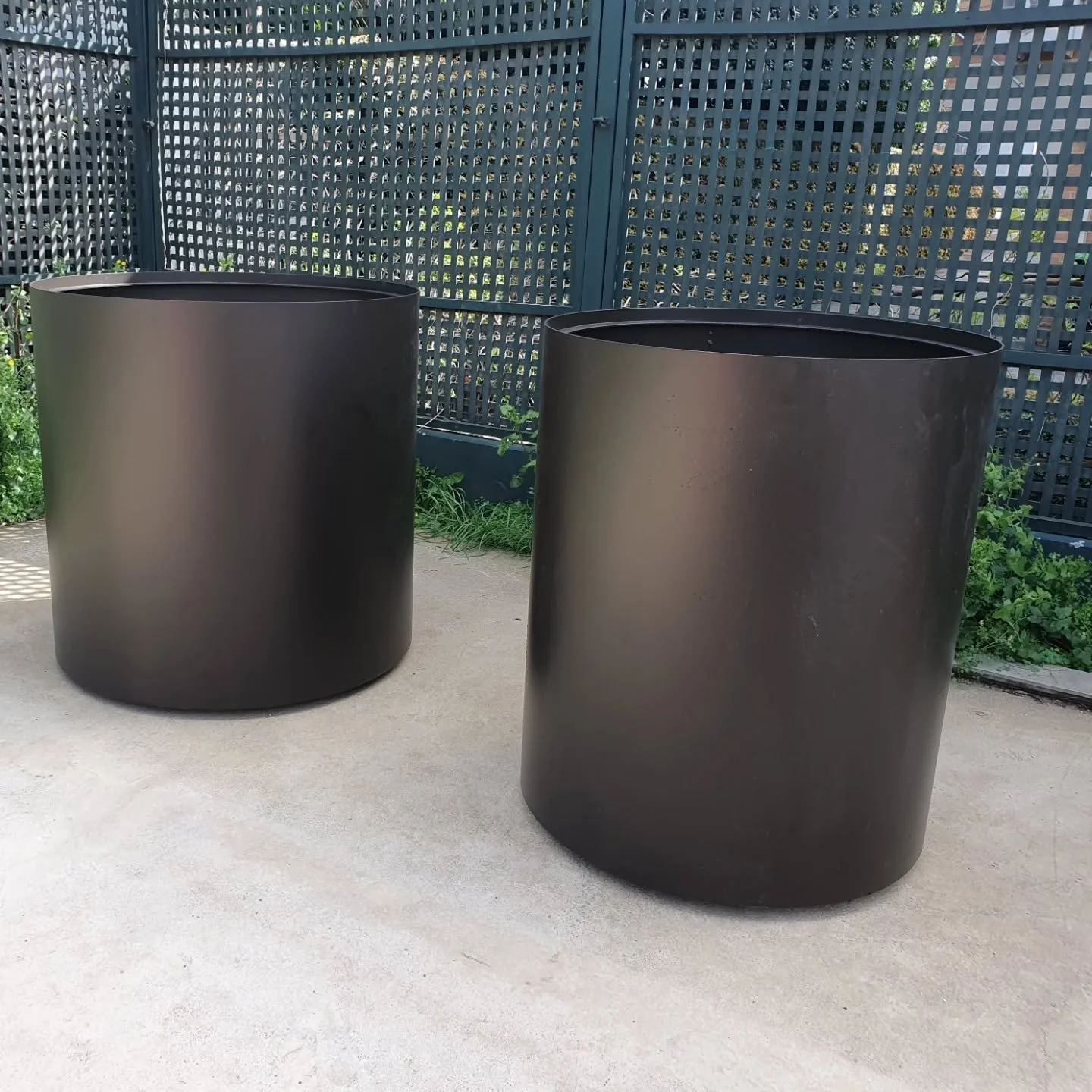Got a big tree?
Don&rsquo;t insult it with a flimsy pot.

Our planter pots are engineered to handle real weight, real roots, and real growth. Customisable to space, aesthetic and budget. 

👉 Have a look here:
fortusinnovations.com.au/products

#BigT