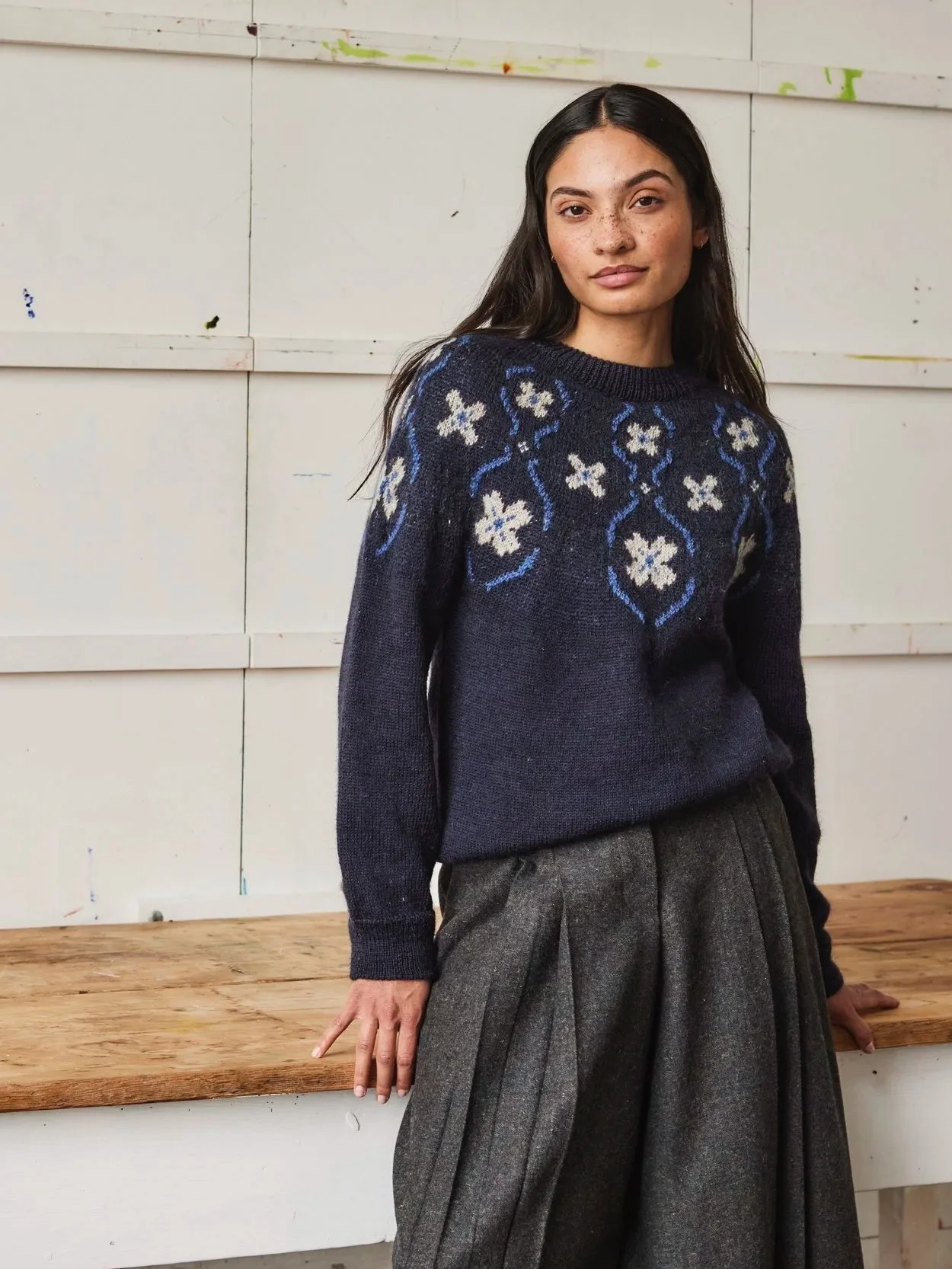BRITISH_WOOL_ABSTRACT_FLORAL_JUMPER_NAVY_069.jpg