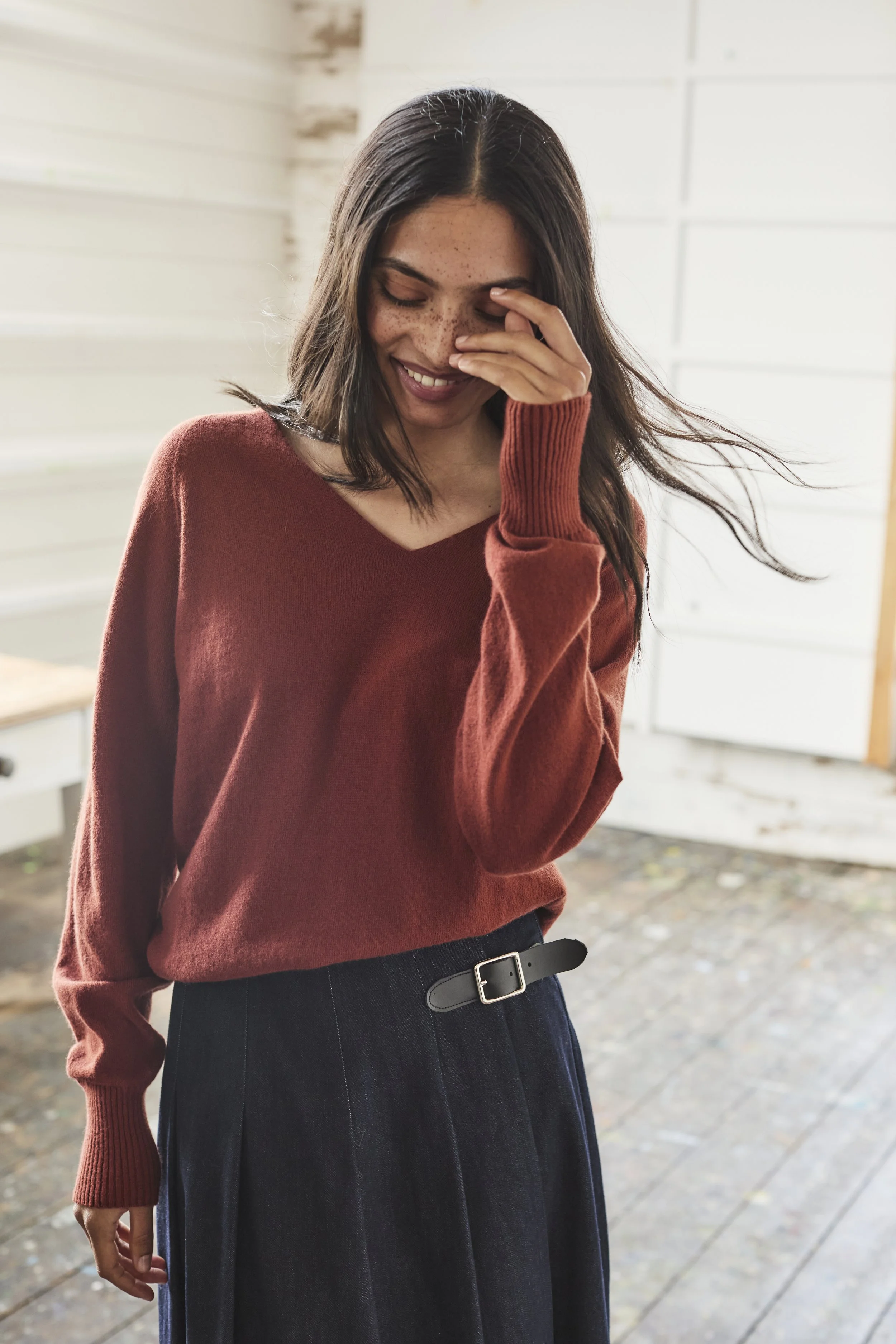 GEELONG_SLOUCH_V_NECK_058.jpg