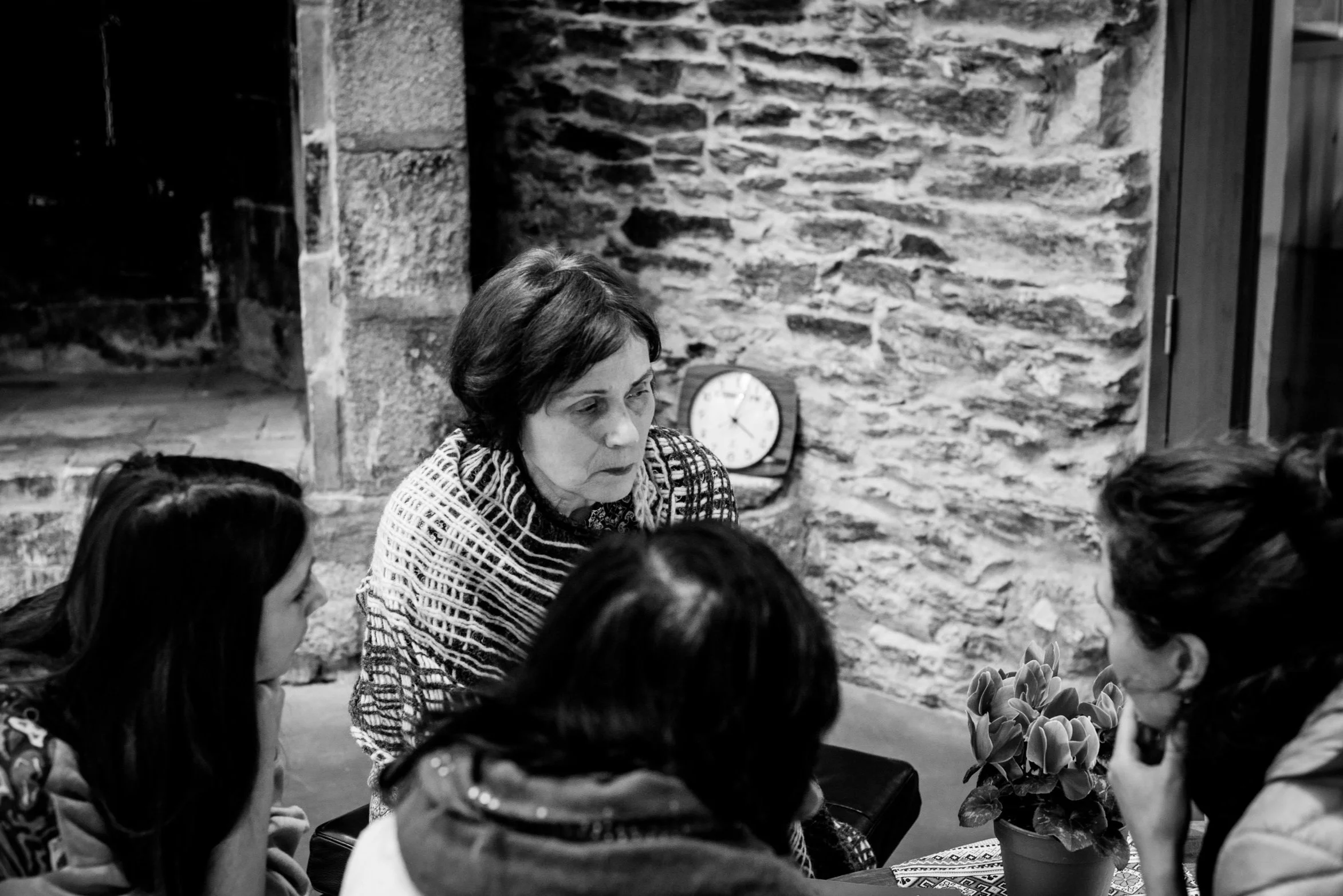 rencontre entre un livre vivant et des lecteurs/lectrices lors de la bibliothèque vivante de mars 2020 à l'Atelier à Nantes.