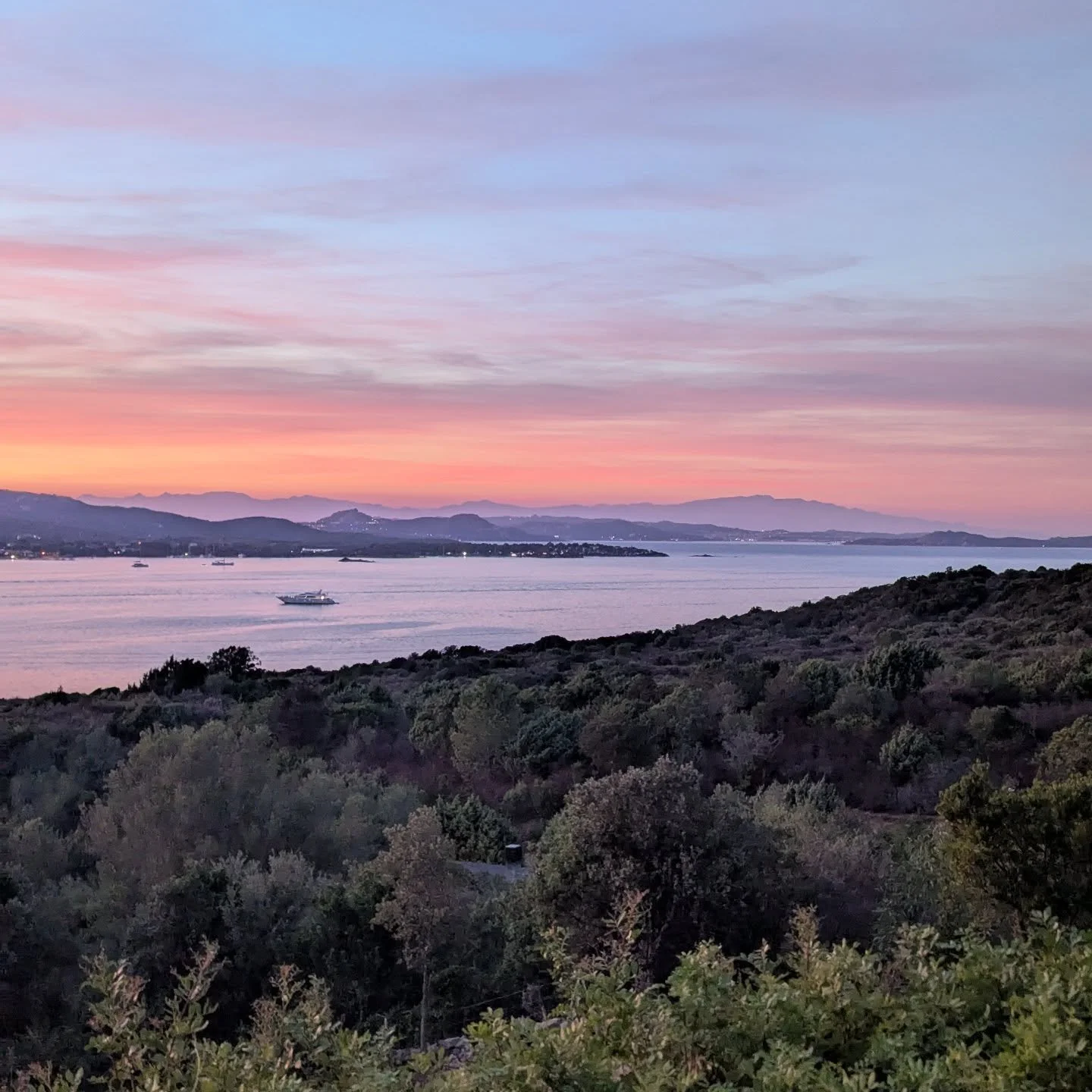 Sunsets in Sardinia 🌅✨
The best evening spectacle is free &ndash; every night along Sardinia&rsquo;s north coast, the sunset paints the sky in magical new shades.

Thanks to @onebajasardinia for providing this beautiful sunset spot with views over C