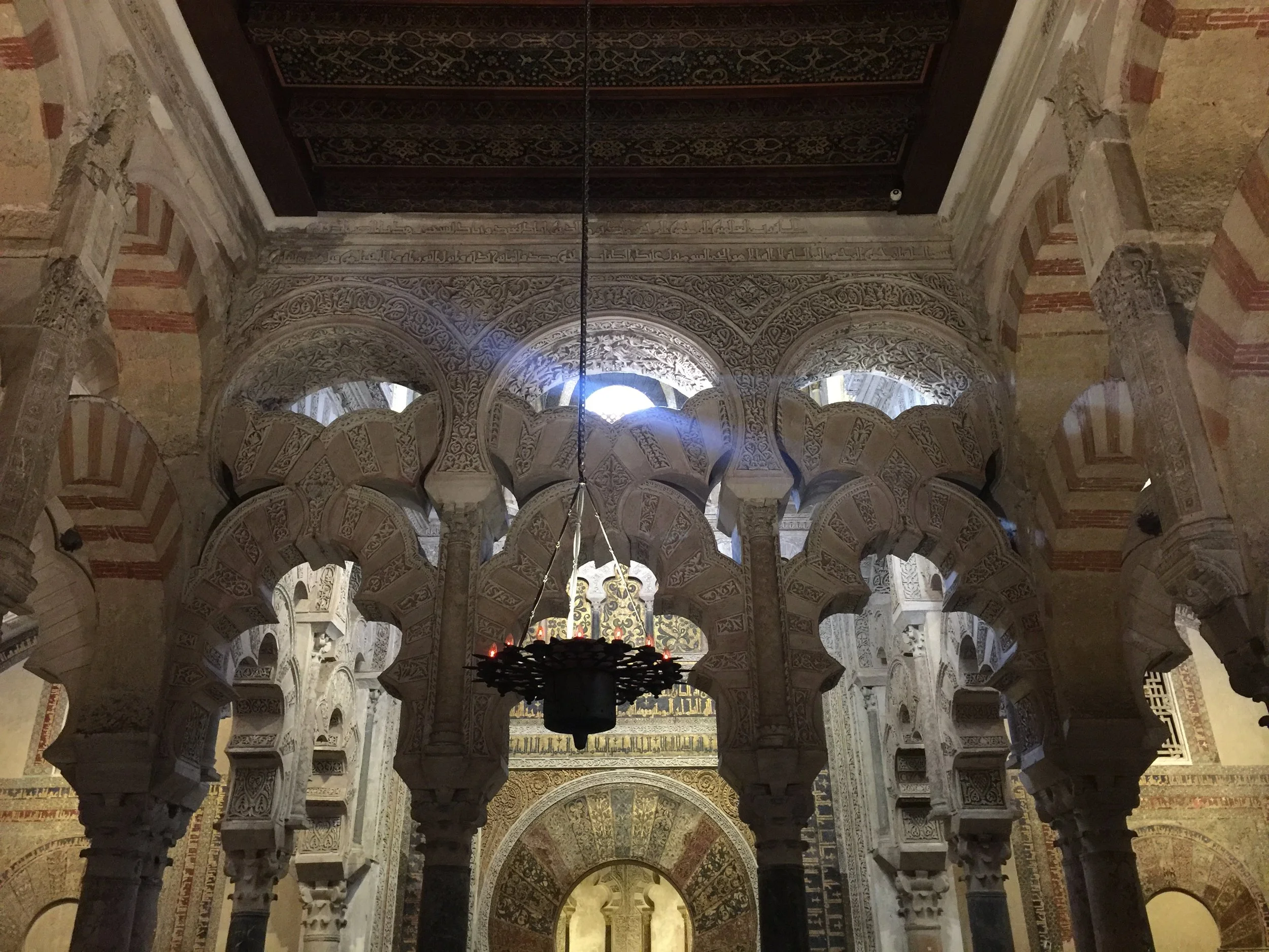 Mezquita-Catedral_inside.JPG