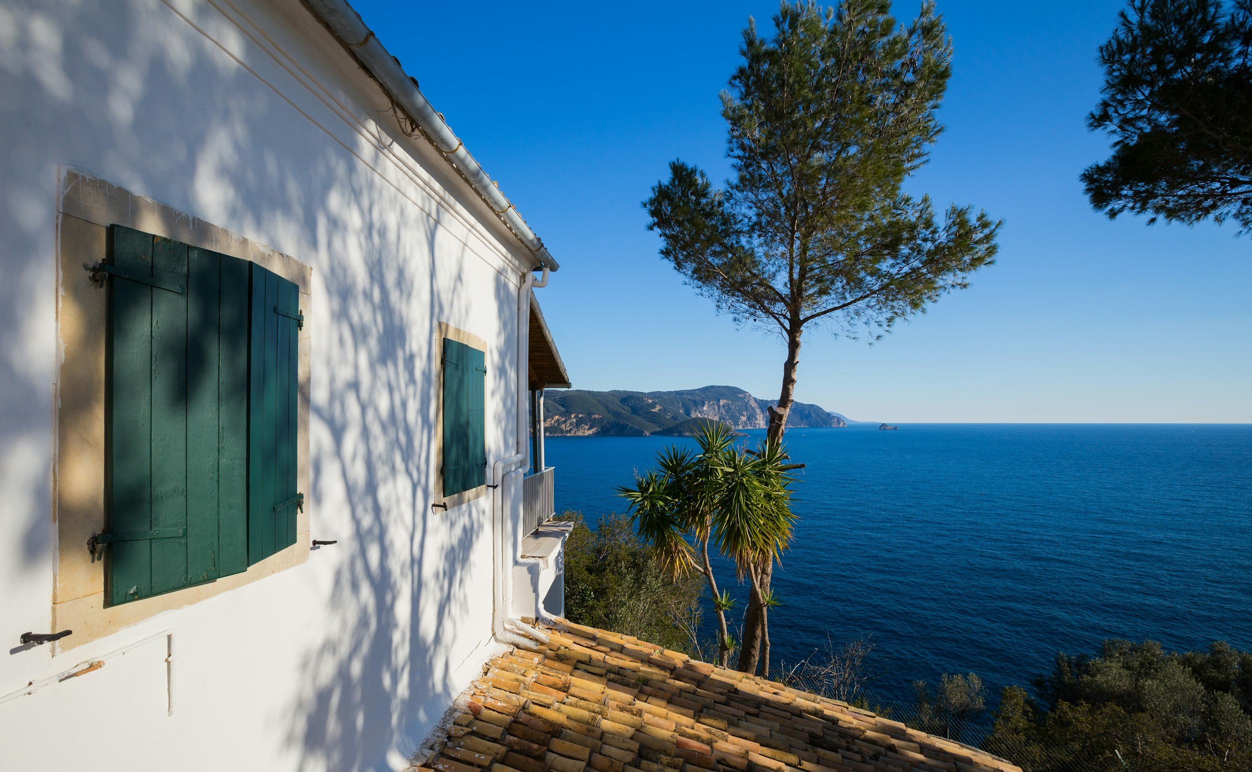Mediterranean Coastal Style: Timeless Elegance by the Sea