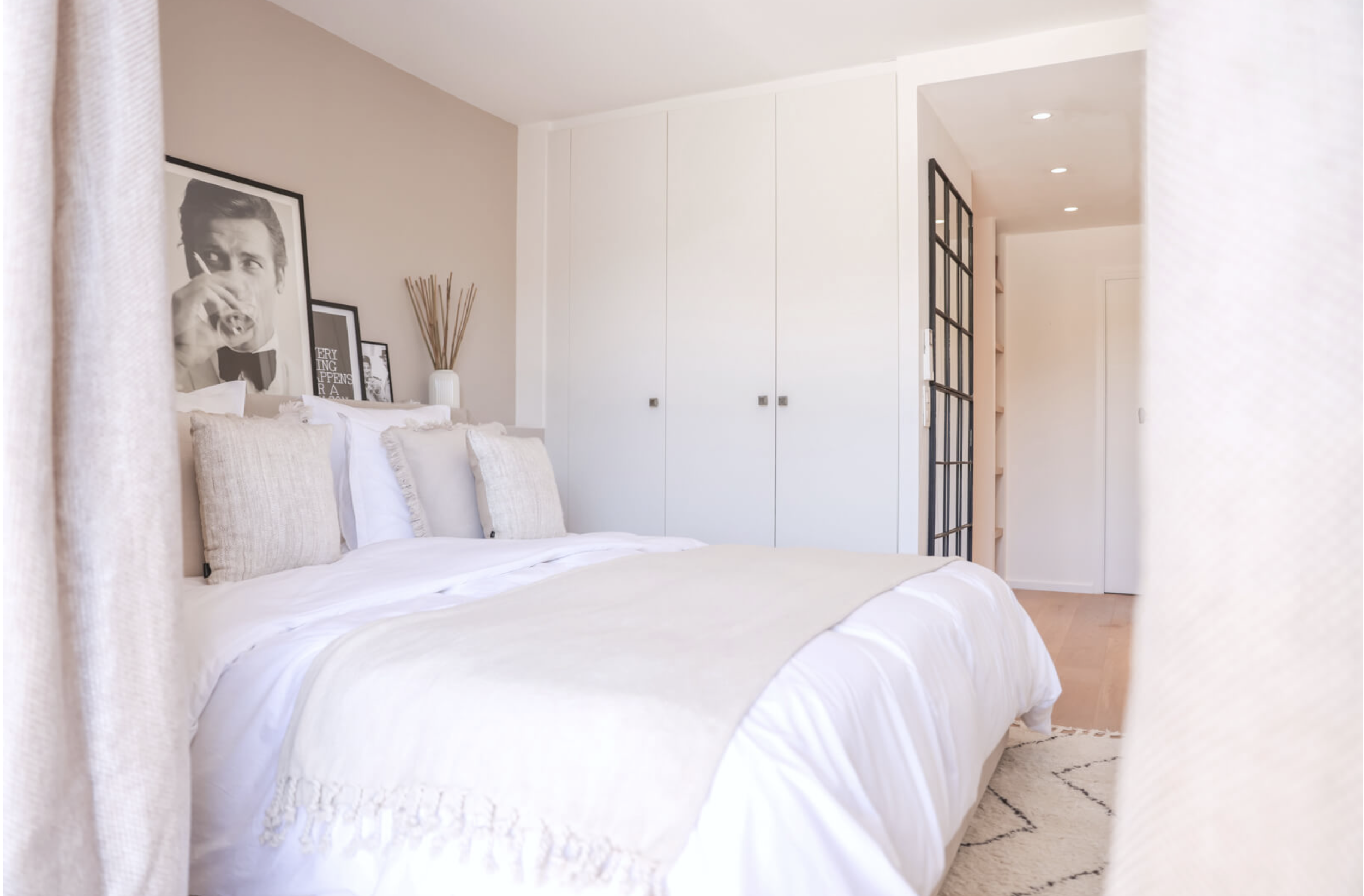 interior design boho chic saint tropez main bedroom.png