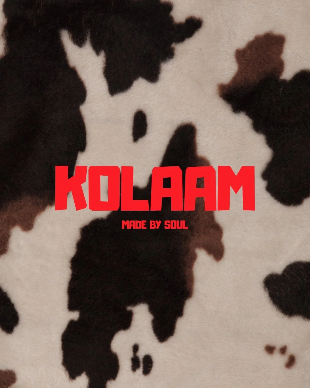 Illustration d'un motif de peau de vache avec le texte 'KOLAAM' en rouge et 'MADE BY SOUL' en dessous.