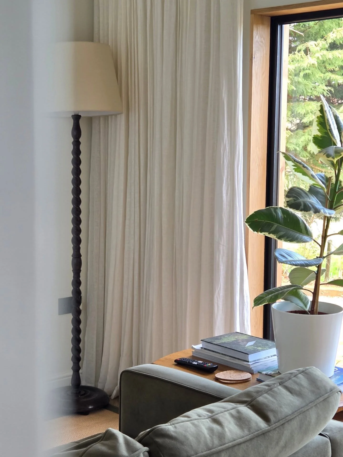 Easter updates from The Lodge Burniston 🌿

April is always an exciting month. The trees are waking up, with big buds on the beech trees outside The Lodge. 

We love walking through Scalby Village (next village South from Burniston). The daffodil dis