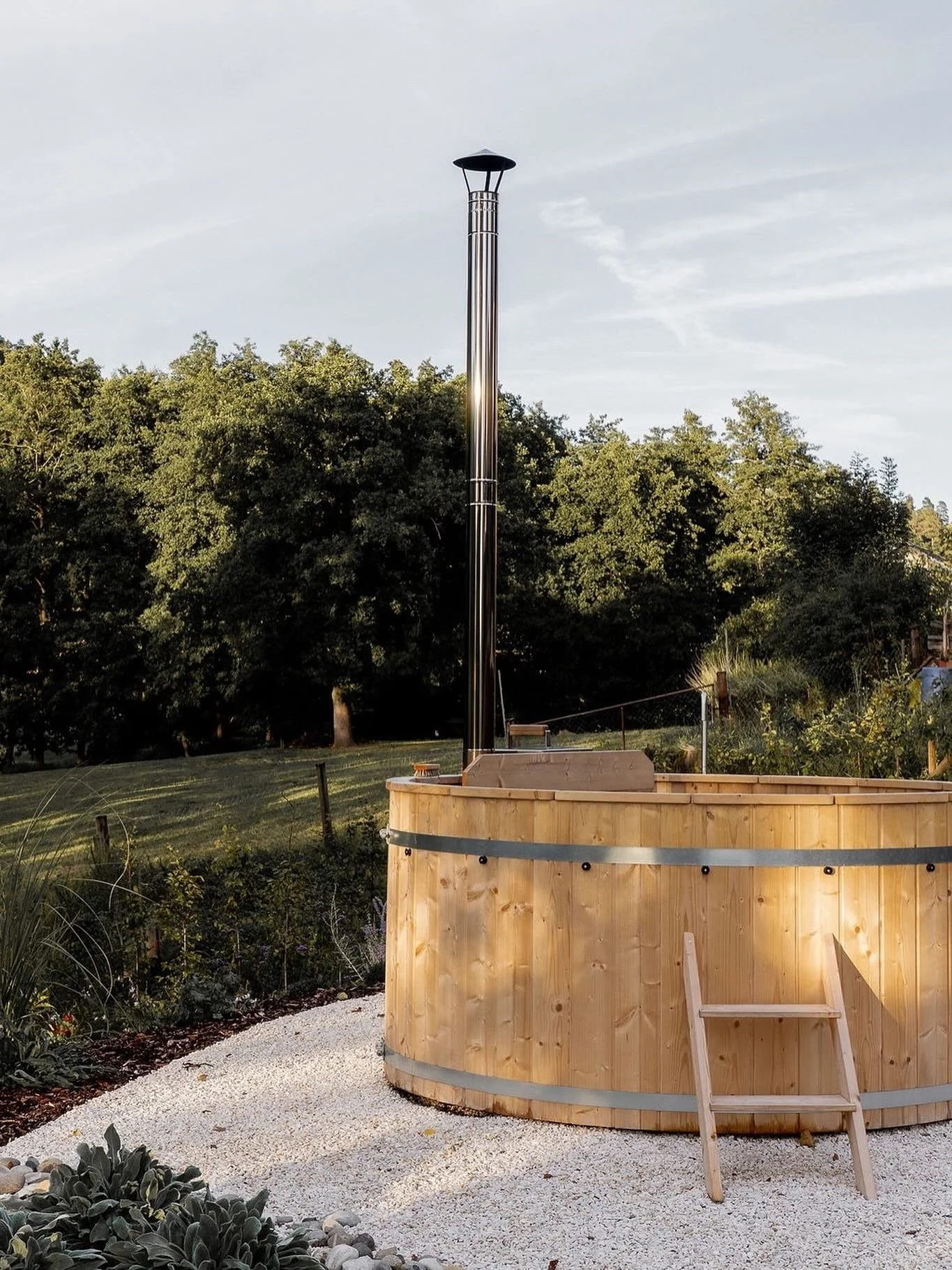 Outdoor Season is not over yet...
Muckelig eingekuschelt im Hot Pot auch im Winter.
Wir haben noch ein paar Adventswochenenden frei ✨
#outdoor #hotpot #ferienhaus #ferienhausinbayern