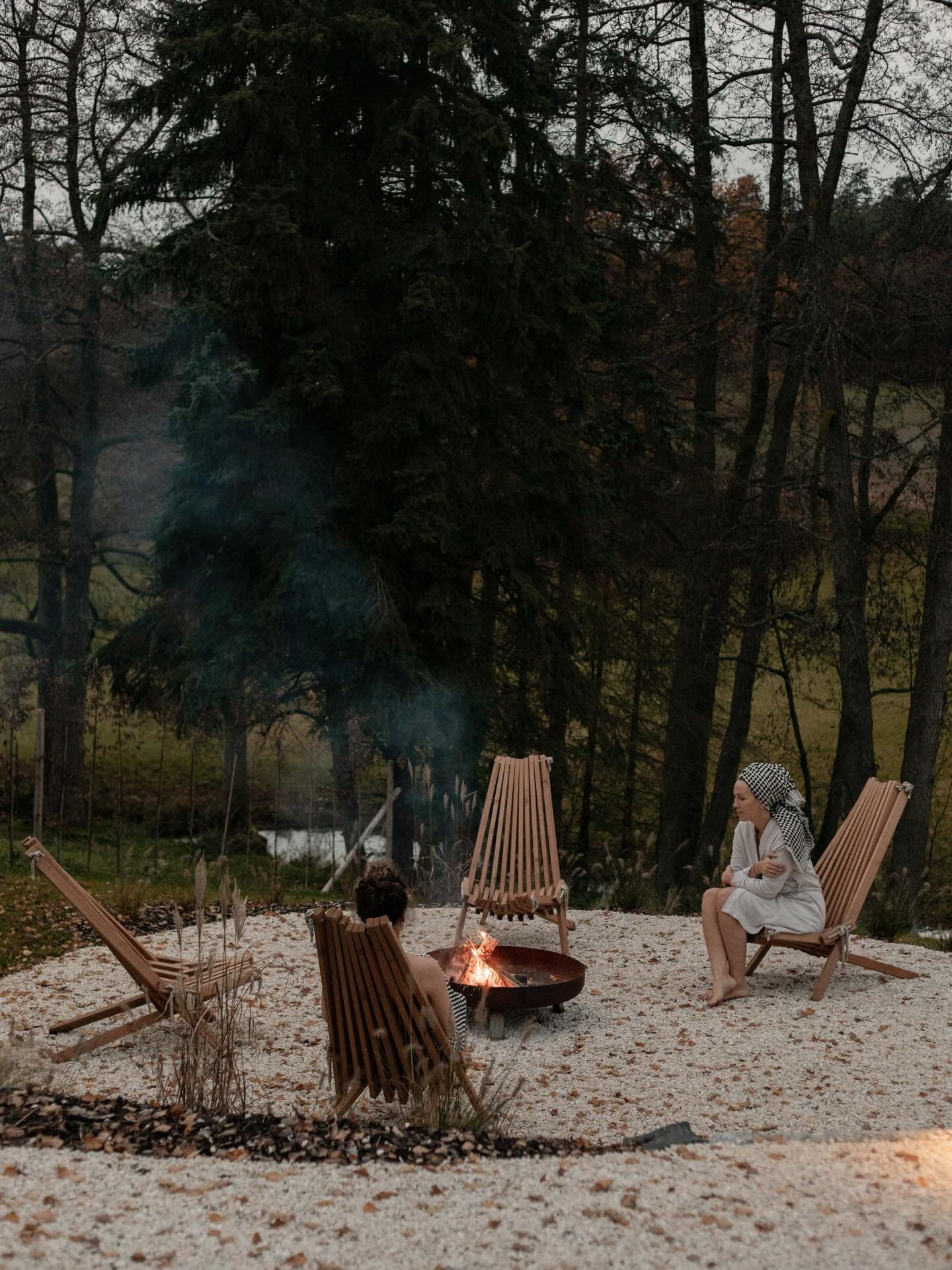 winter time is sauna &amp; campfire time 🔥

📷 @by__maikegrimm 

#waldheimelig #waldzuhause #ferienhausurlaub #ferienhausinbayern