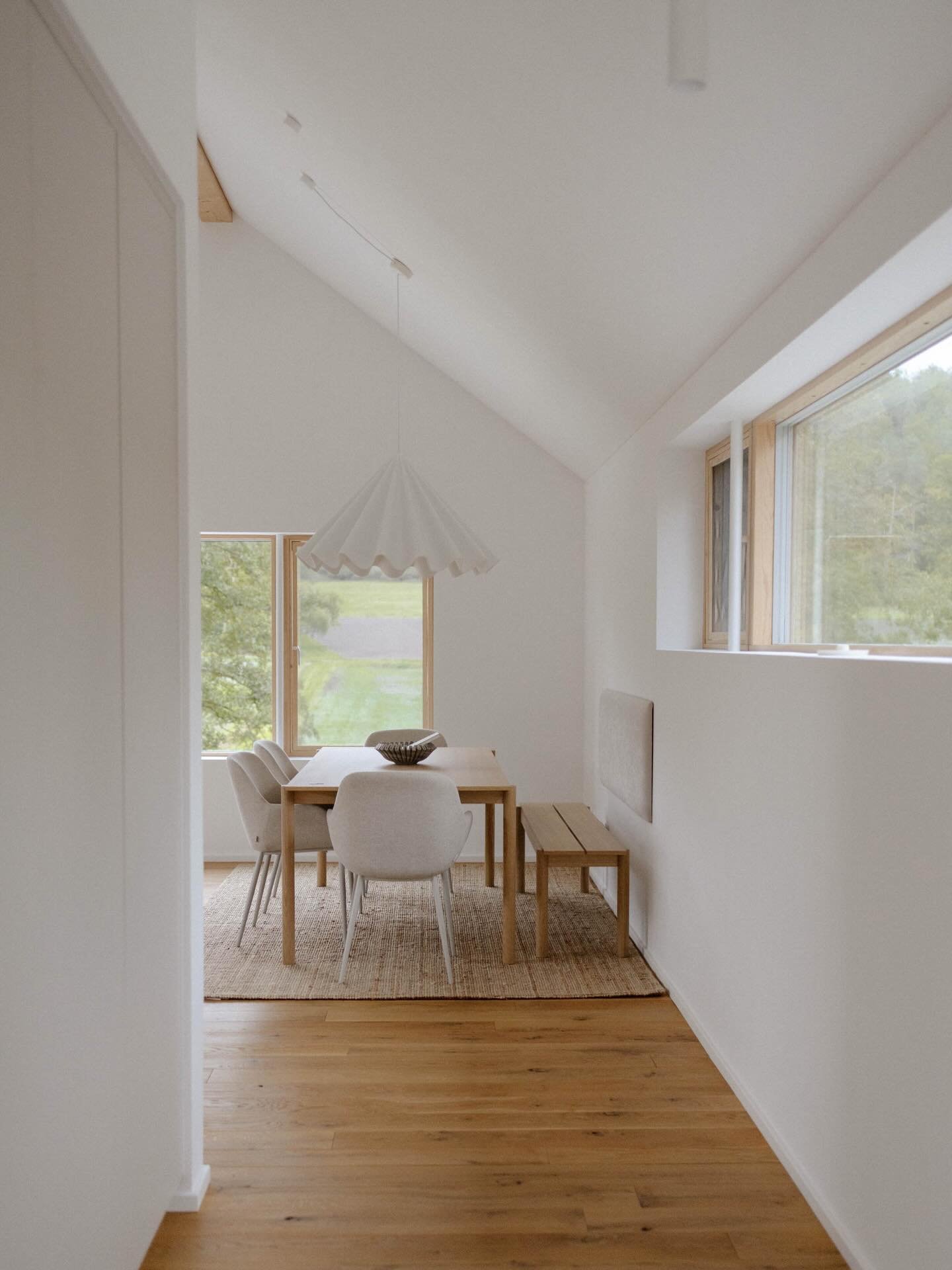 Ein Raum zum Ankommen und Ruhe einkehren lassen @waldheimelig 

Buch dir jetzt deine Auszeit!

📷 @caroline.rubik 

#waldheimelig #auszeitzuzweit #ferieninbayern #ferienhaus #ferienhausgl&uuml;ck