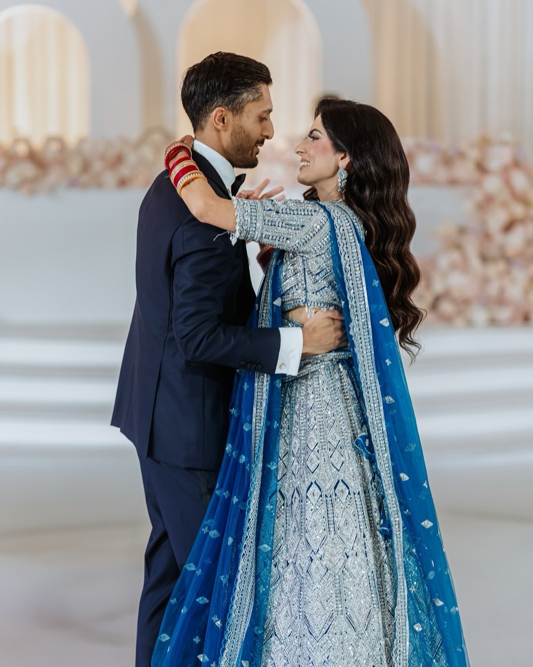 Presenting a few frames from Dimpel &amp; Arvind&rsquo;s stunning Reception!
From a beautiful sit-down dinner with a live harpist to a party that had everyone on their feet, this was truly a night to remember.
@djwahab_ kept the energy going all nigh