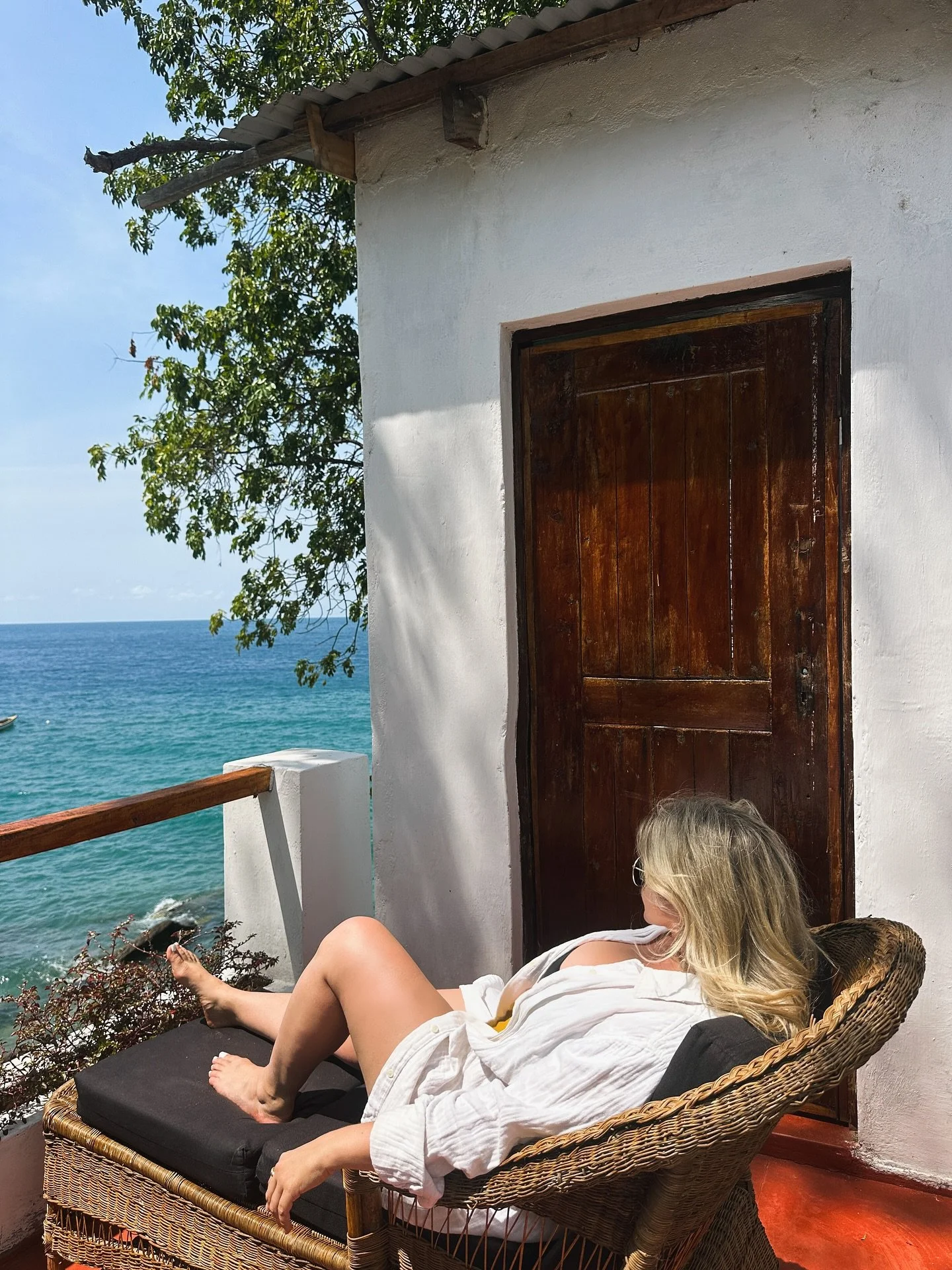 24 hours of absolute magic in Lake Malawi&rsquo;s Nkhata Bay at Njaya Lodge ✨.