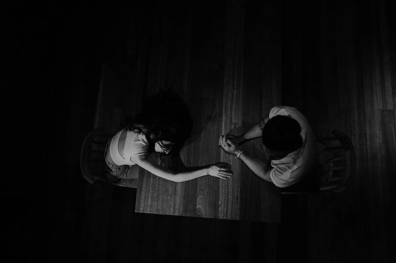 Warum Paare immer wieder über dasselbe streiten – und wie Therapie hilft, den Kreislauf zu durchbrechen