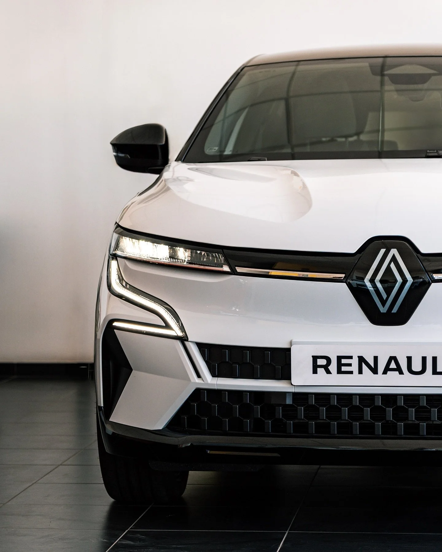 Parce qu&rsquo;un beau produit m&eacute;rite toujours d&rsquo;&ecirc;tre vu sous son meilleur jour&hellip;

Pendant ce shooting avec Renault, on s&rsquo;est amus&eacute;s &agrave; chercher les meilleurs angles pour que chaque d&eacute;tail attire l&r