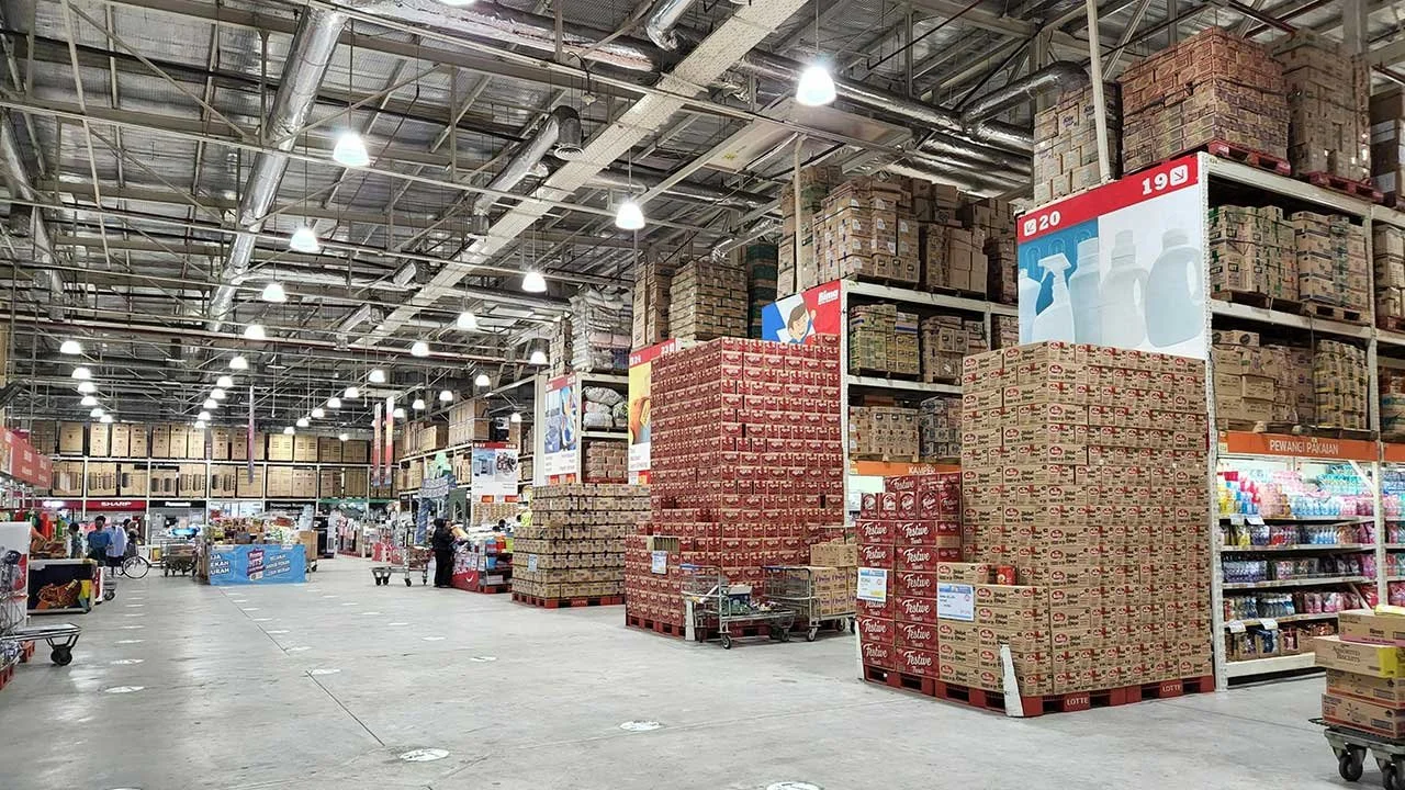 How to Move 60+ Pallets of Surplus Inventory Without Flooding the Secondary Market