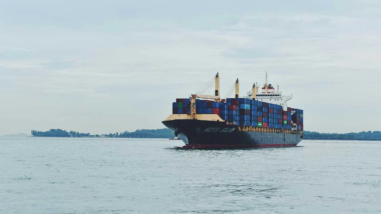 Selling Surplus Food to Export Buyers in Canada and Mexico: What Manufacturers Should Know Before Shipping