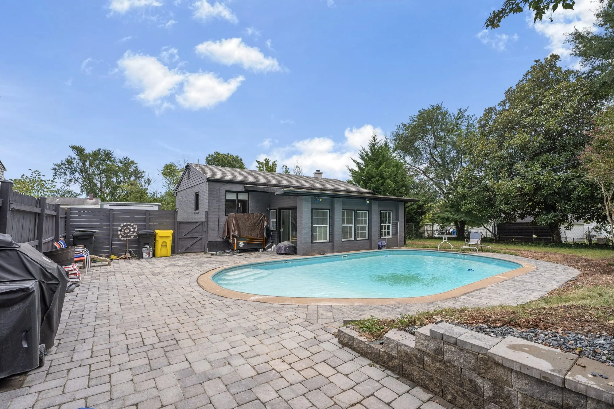 pool-backyard-03.jpg