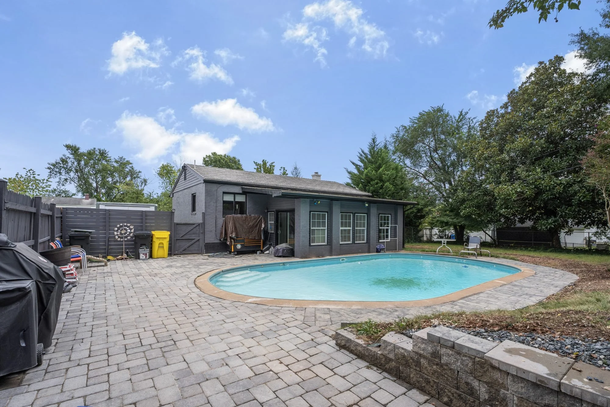 pool-backyard-02.jpg