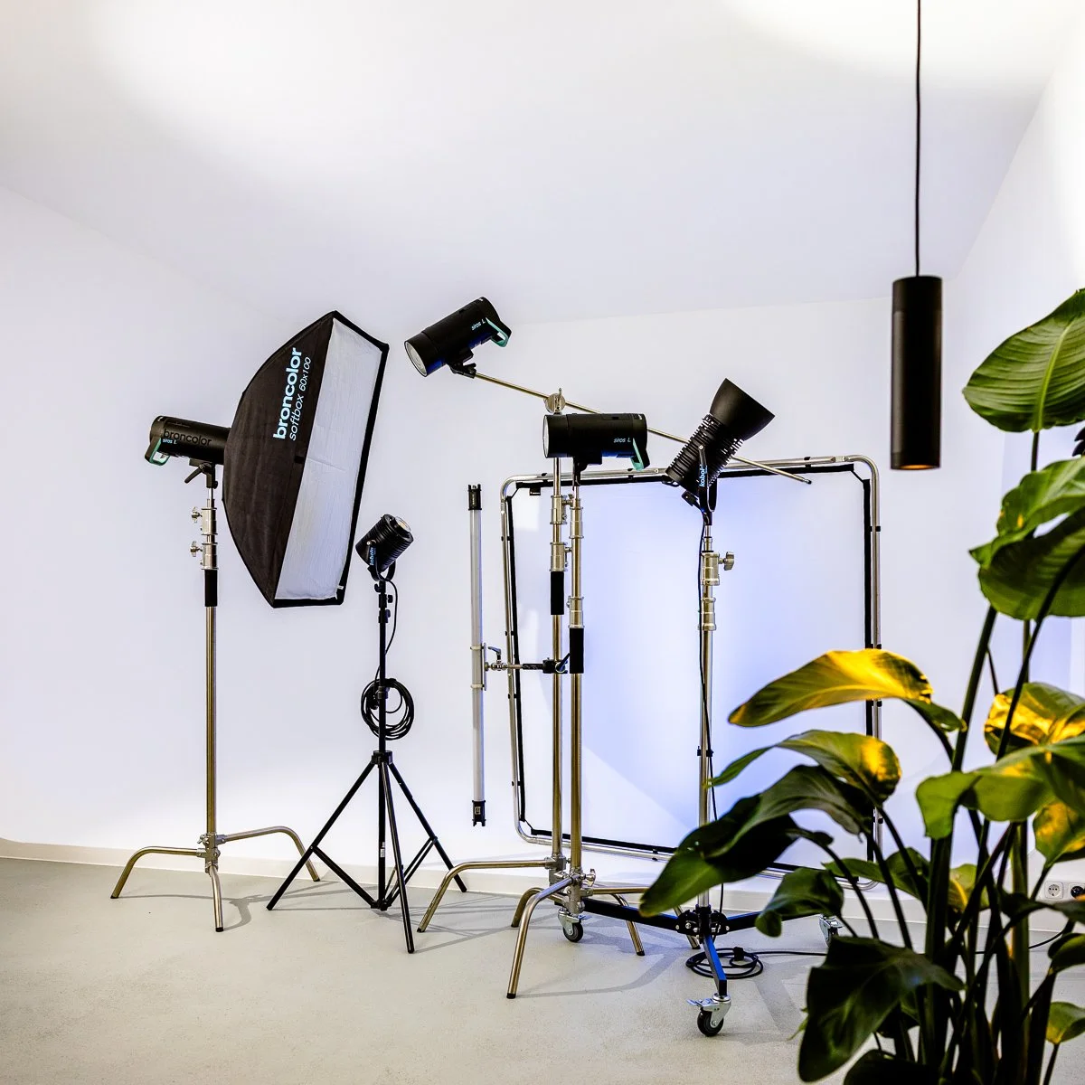 studiocliq_mainz_silvan_rapp_broncolor_studio_hohlkehle_fotostudio_1x1-0100.jpg