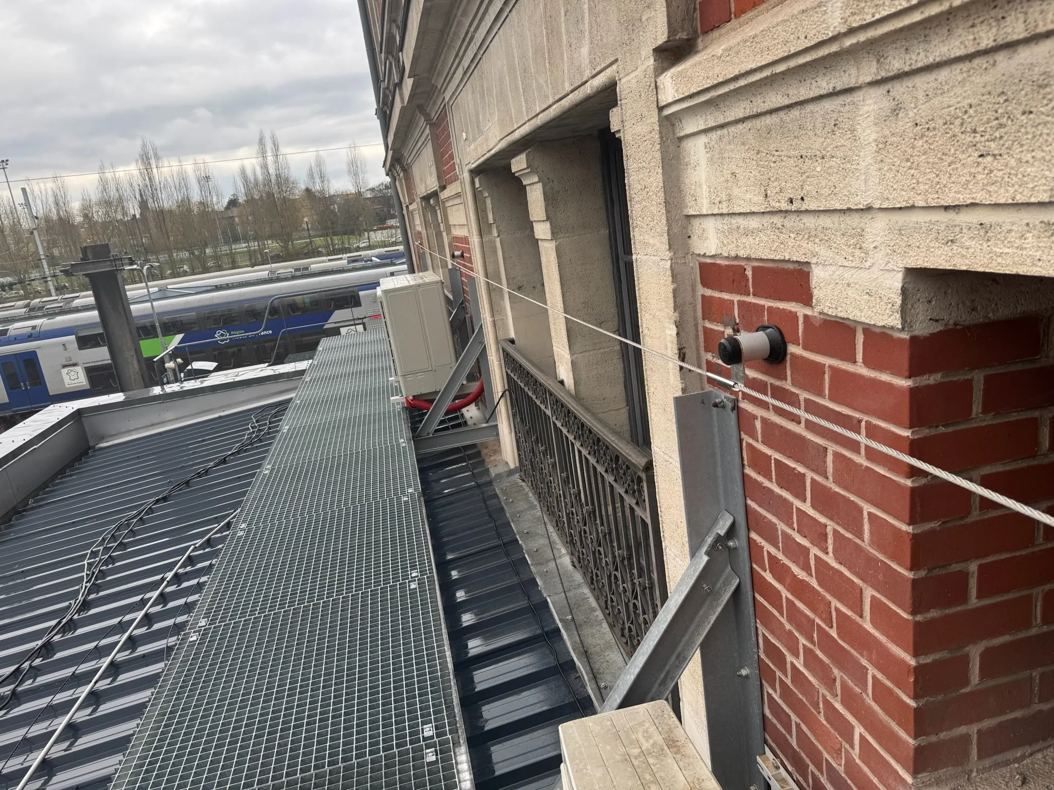 La protection contre les chutes dans les gares : une nécessité, pas une option !