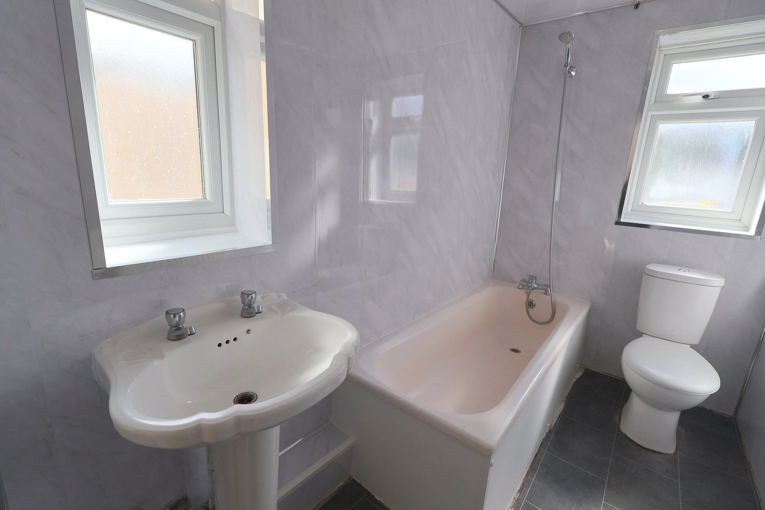 three-bedroom end terrace house located in RM10 9BJ