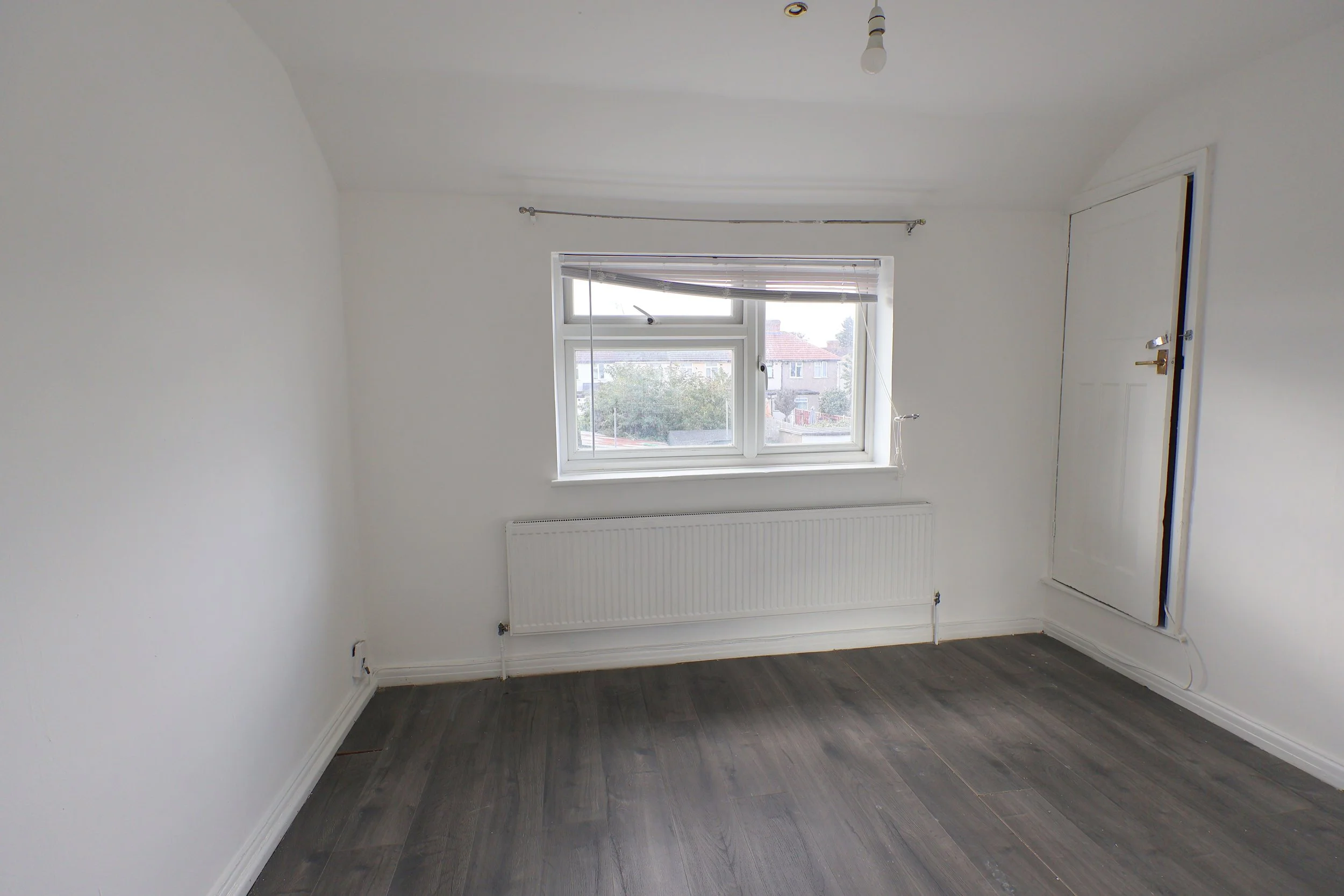 three-bedroom end terrace house located in RM10 9BJ