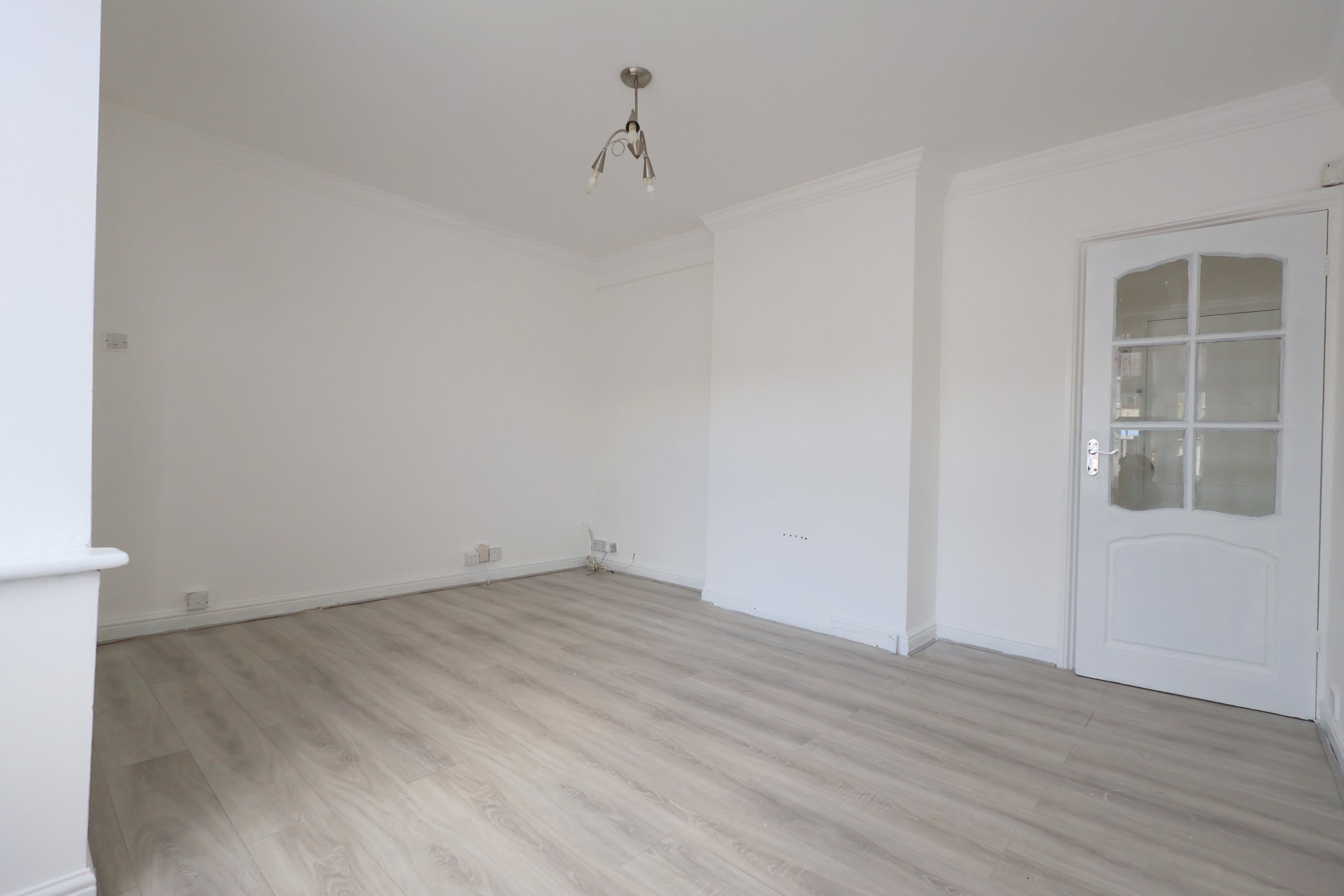 three-bedroom end terrace house located in RM10 9BJ