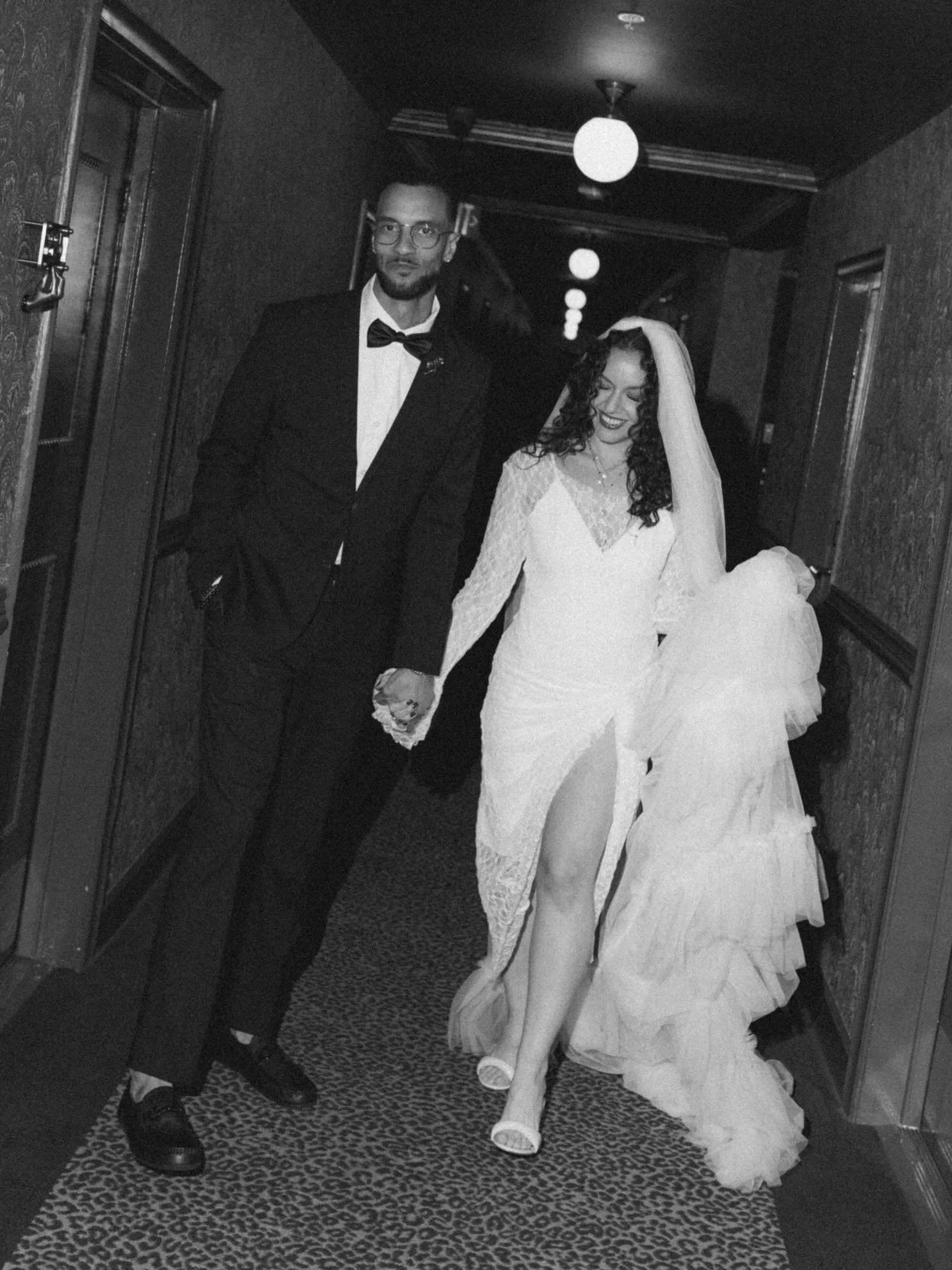 Just a moment for this veil from @winsomebrides that inspired a whole styled shoot 🙌🏻
.
.
.

Planning/Styling Team: @thelittlelovecollective 
Photographer: @taylerashleyphotography 
Videographer: @haley_bateman 
Models: @margo.lee @d_dlc14 
Jewelry