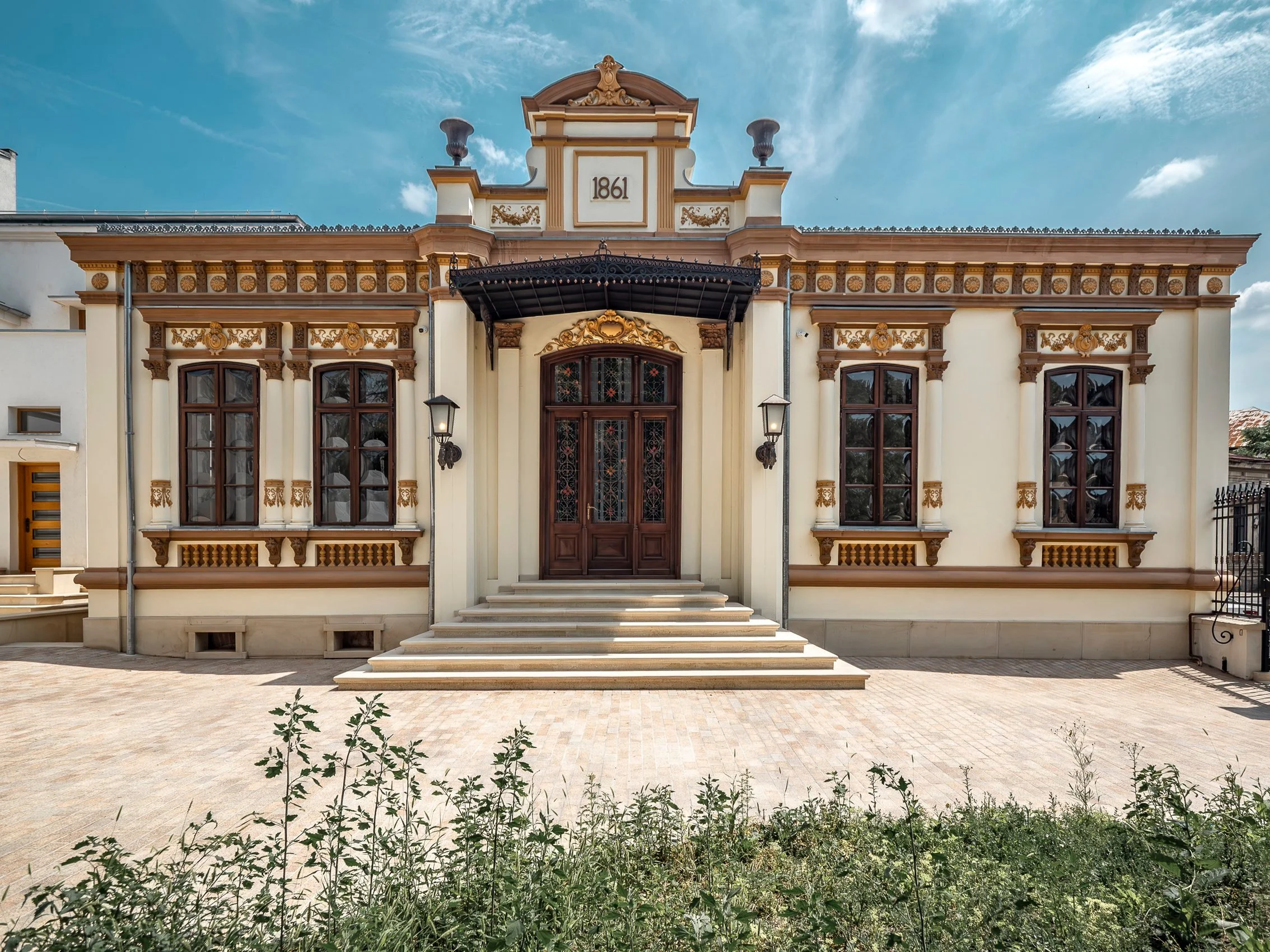 Revista B365.ro: A înviat Casa cu Geamuri Bombate, unicat de arhitectură veche