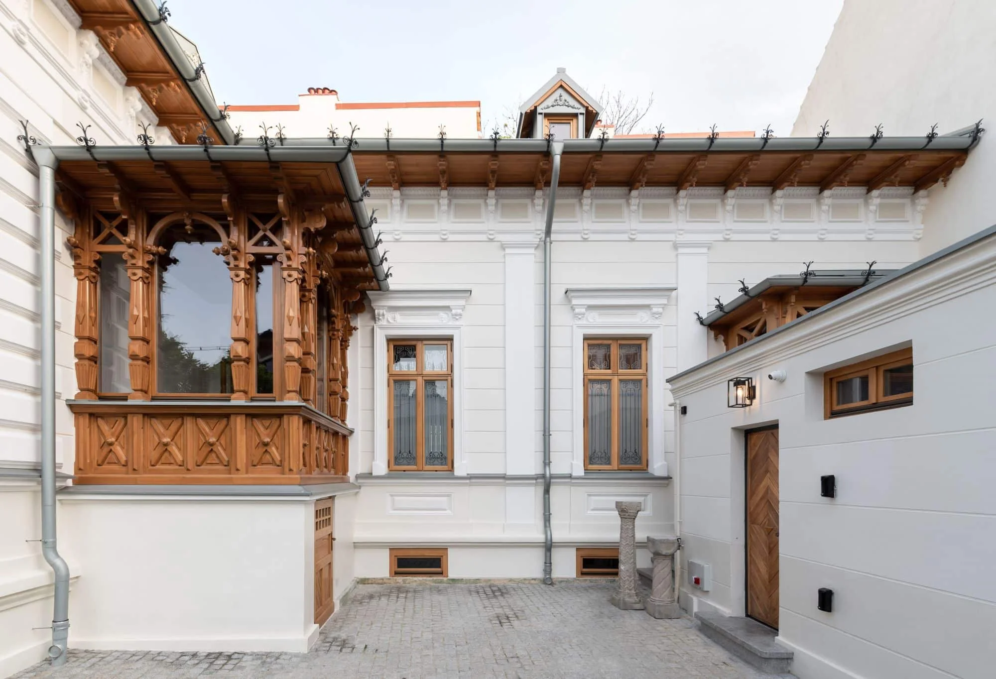 Revista ZEPPELIN: reabilitarea casei din str. Coandă 30, București
