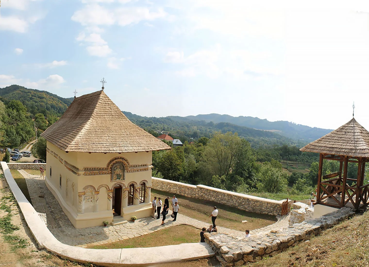 Biserica ”Sfântul Nicolae” a fostului schit "De Sub Piatră" (44 Izvoare)