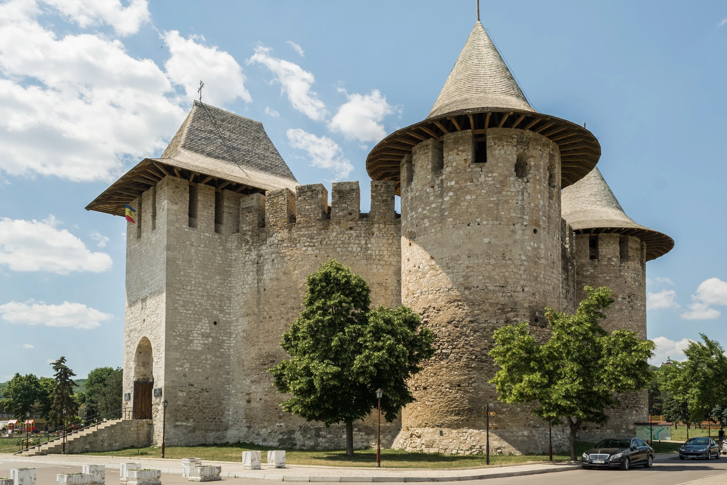 Сорокская_крепость_Cetatea_Soroca_Soroca_Fortress_(42928890910).jpg