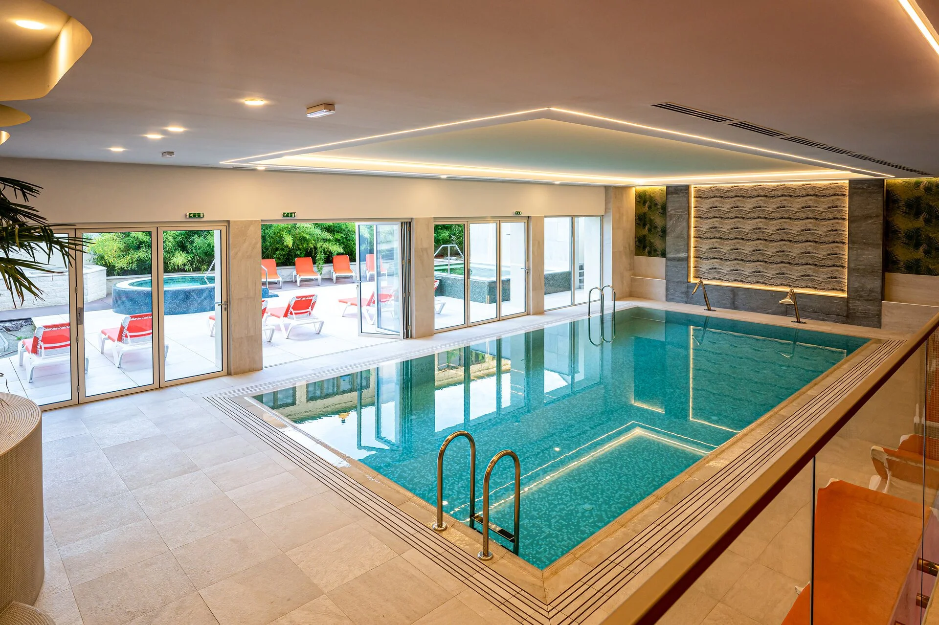 Zona de SPA - psicina acoperită.jpg-d2.jpg