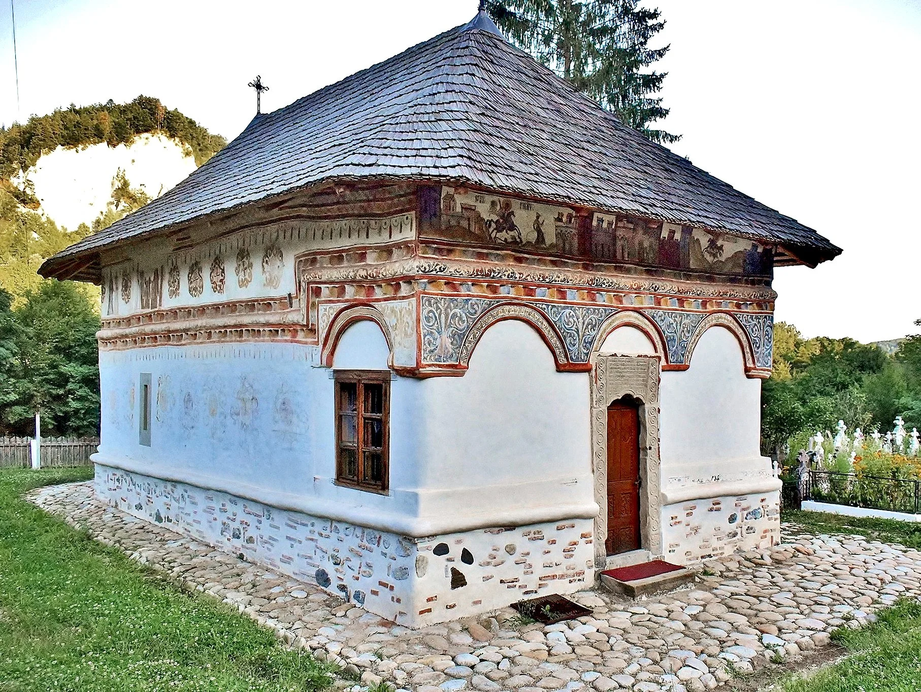 Biserica “Intrarea în Biserică a Maicii Domnului din Viorești, Slătioara - Județul Vâlcea