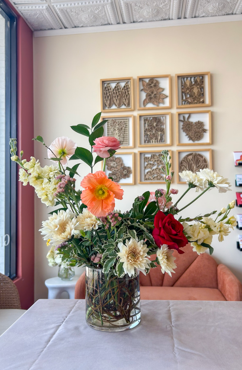 Orange and Red flowers arrangment with poppies