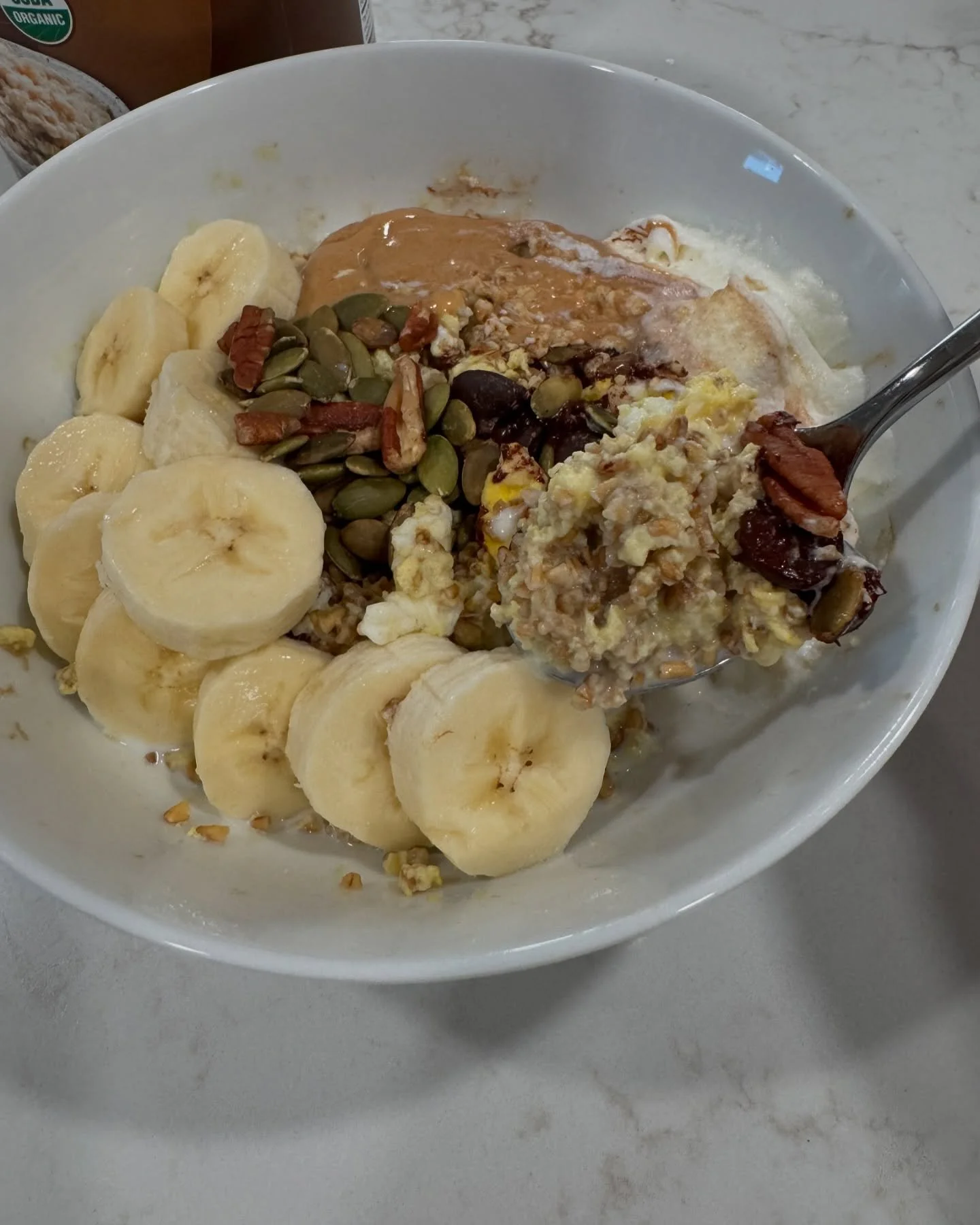 A little bit of this and a little bit of that. Protein and carb steel cut oat bowl to start the day.

#cleaneating #nutrition #iin #iinalumni #bestlife #healthjourney #yoga #empower #callinhealthy