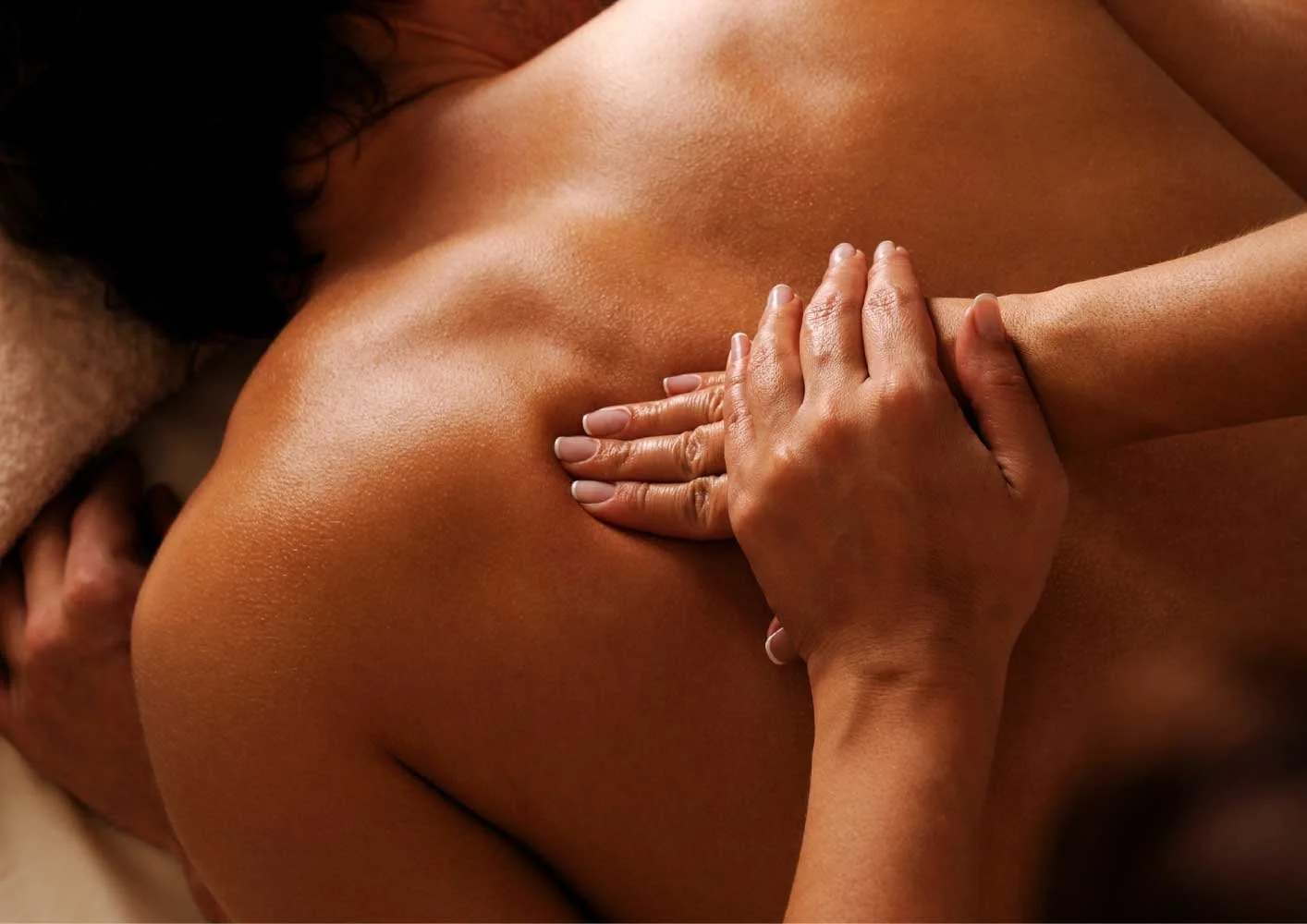 Massage client sharing their experience through Selina’s Therapy Center online review form with hands giving a relaxing back massage.