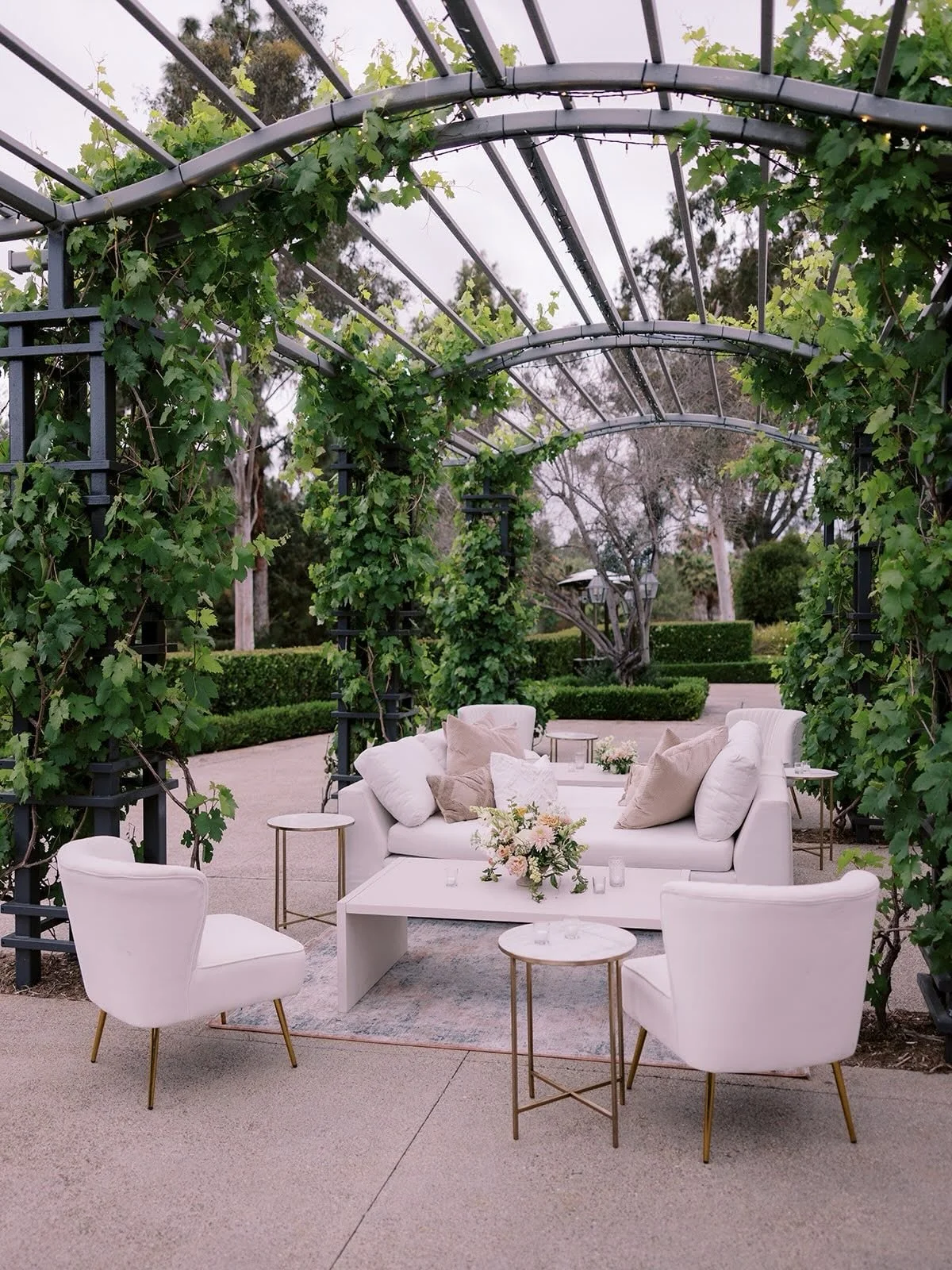 We love a good lounge moment but the truth is, they only shine when placed with intention. ✨ After designing hundreds of weddings, we&rsquo;ve seen how thoughtful placement transforms lounges from unused d&eacute;cor into guest favorites. A few of ou