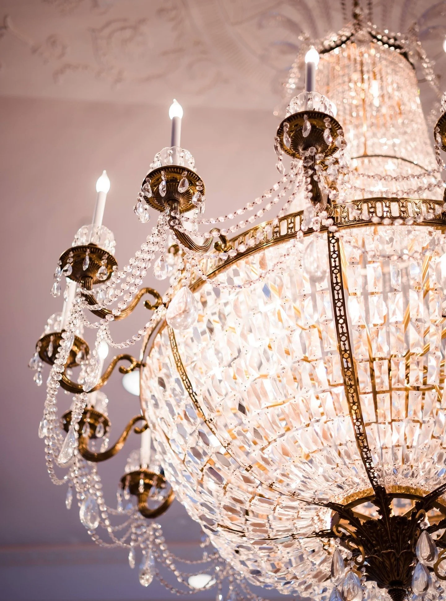 Simply iconic.

Planning your wedding? Join us beneath these breathtaking chandeliers at the Wedding Open House at the Richard Nixon Presidential Library and Museum with the wonderful @nixonlibraryevents team.

We would love to meet you, hear what yo