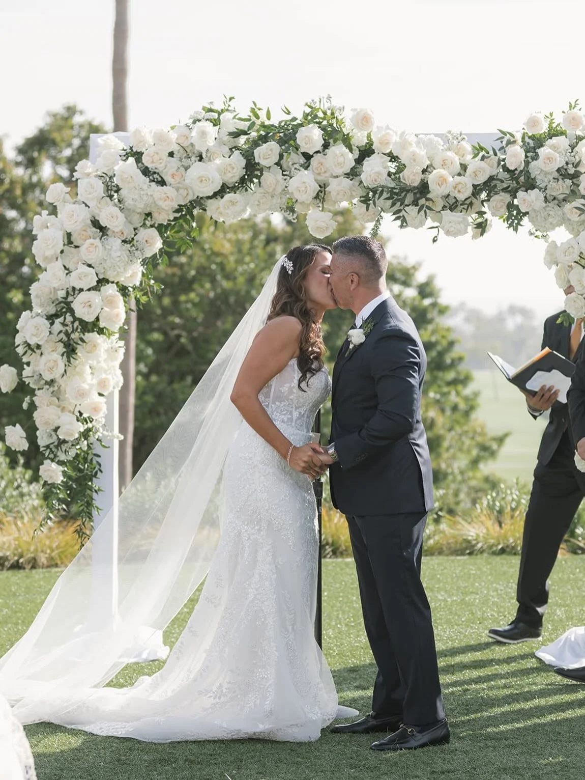 Timeline Mistakes Couples Don&rsquo;t Realize They&rsquo;re Making&hellip;and the simple fix that changes everything.
One of the biggest? Skipping a few private minutes right after the ceremony.

You&rsquo;ve just promised forever. Your adrenaline is