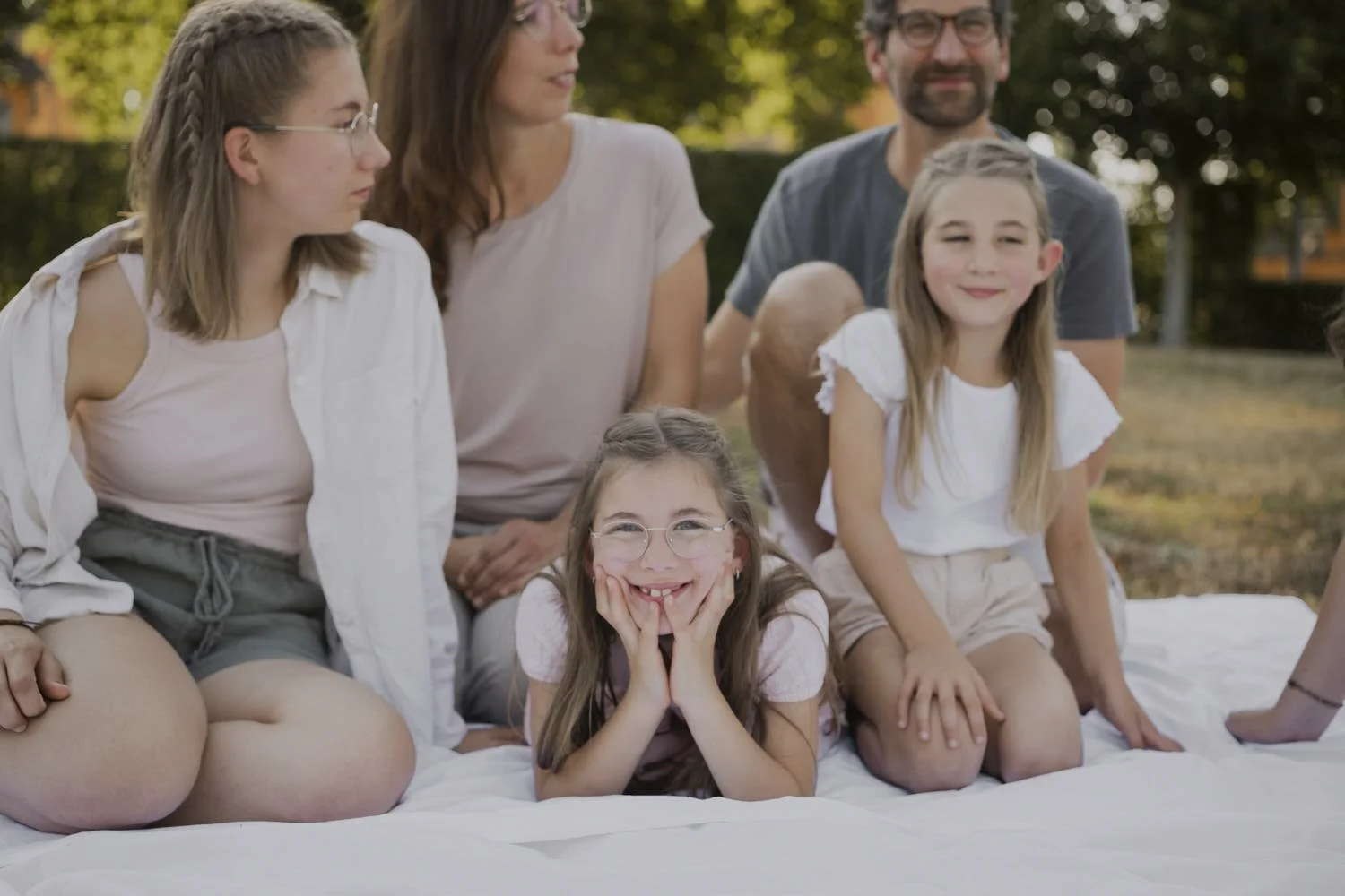 смеещо се момиче.jpg