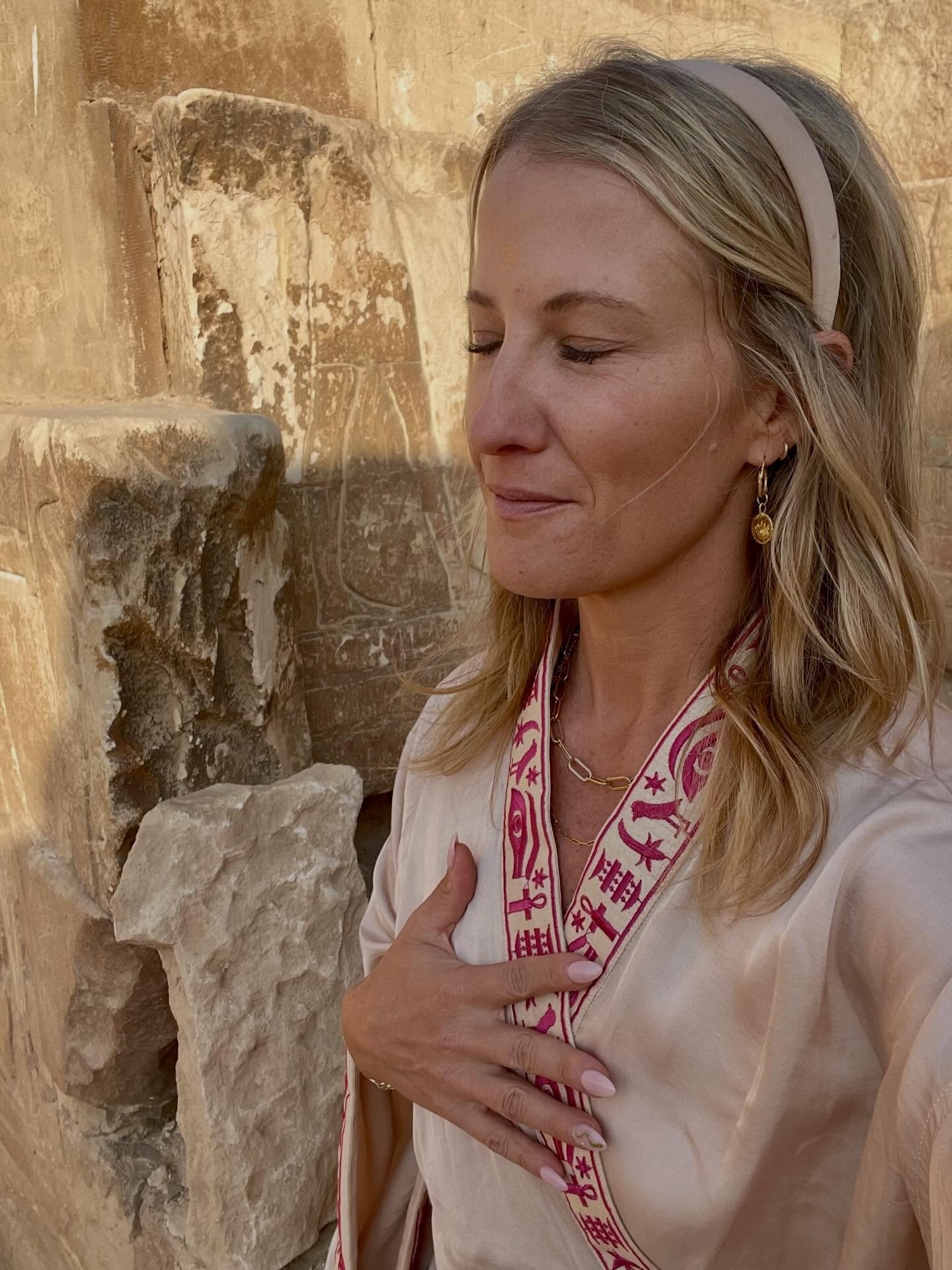 Last day of 2025 💫 a few takeaways : 

I learned that when I give myself permission to be fully me, the right people stay and the rest quietly fall away. No drama. No proving. Just alignment &amp; truth doing what they do. 

I learned what devotion 