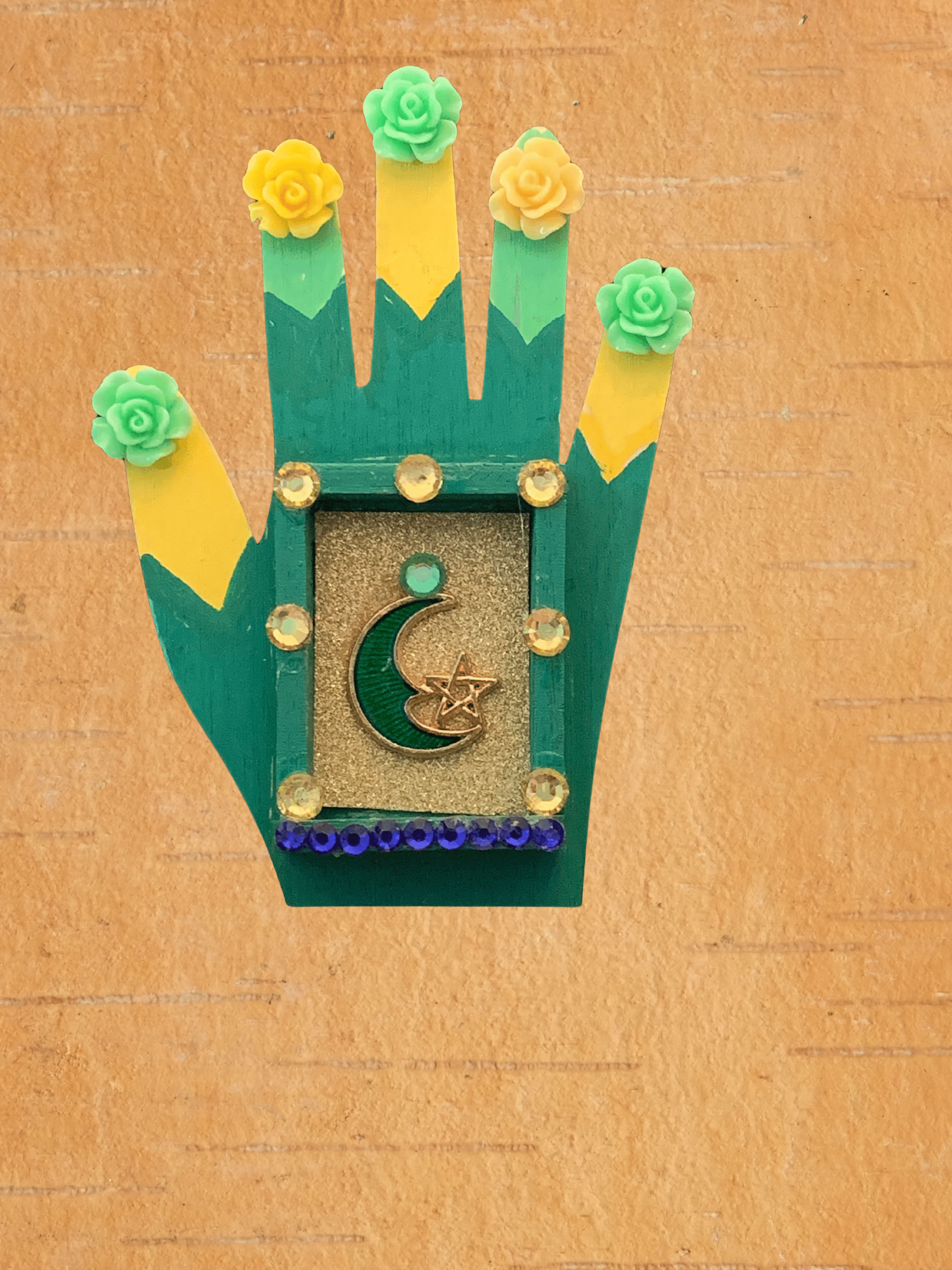 3_Emerald Moon Hand Nicho.png