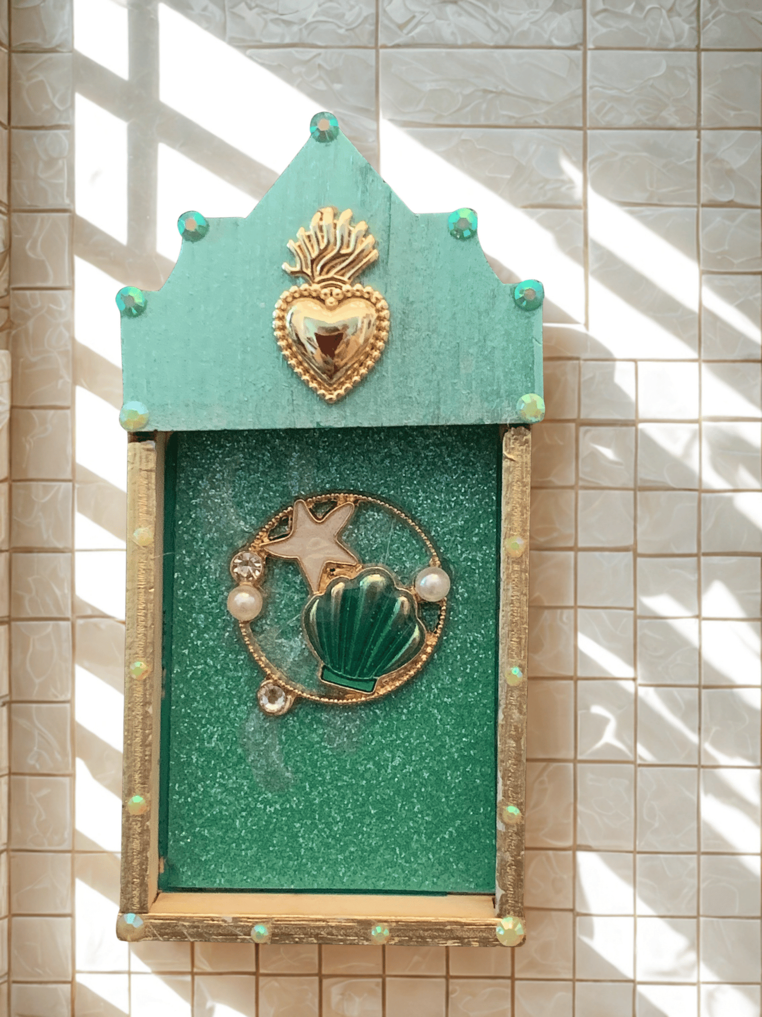 1_Green Nicho - Sea Treasures - Gold Heart.png