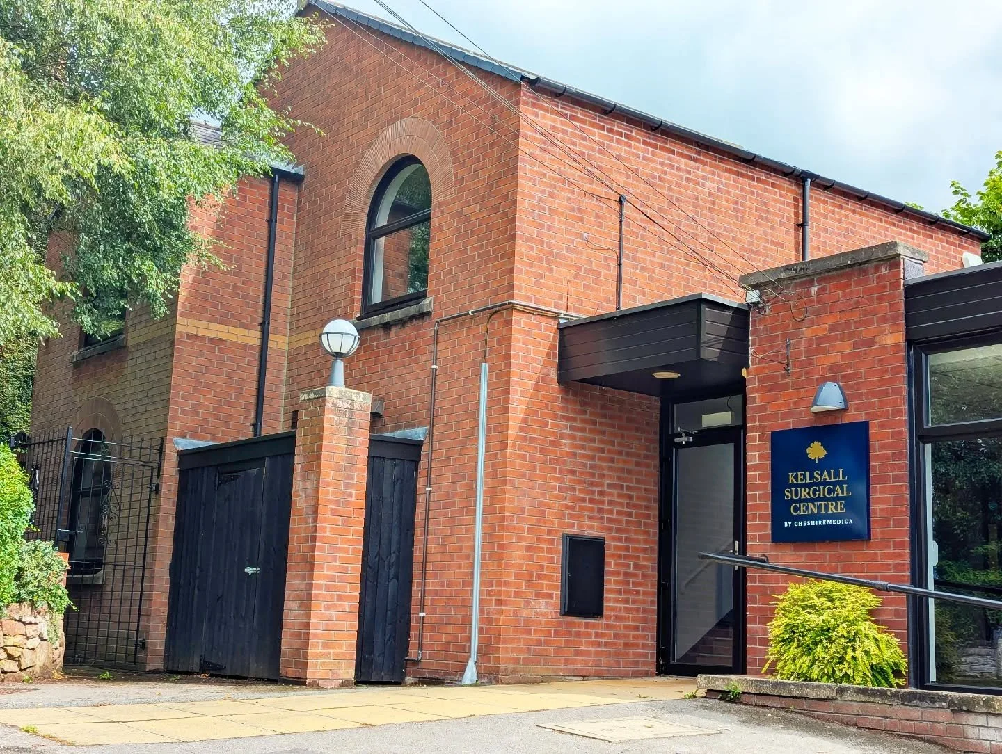 Hello from The Eye Clinic at Kelsall Surgical Centre! πβ¨
We're thrilled to announce we're opening our doors soon in Kelsall, Cheshire, bringing a new standard of specialist eye care to your community! Our clinic is built on core principles: keeping