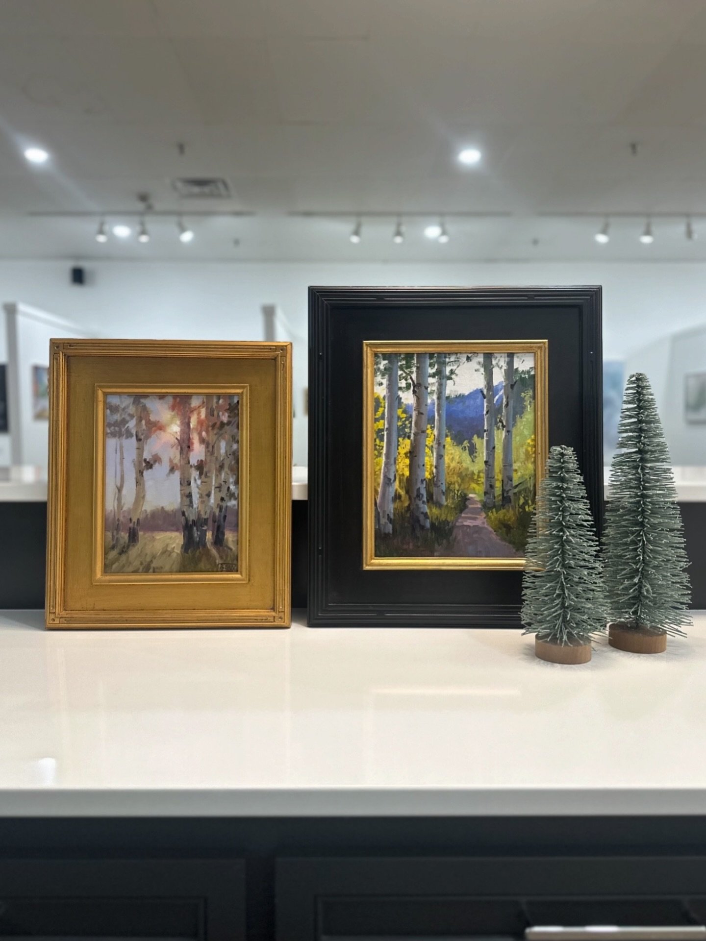 A piece of the mountains for your home 🏔️⛷️ Tim Breaux&rsquo;s aspen are unbelievable 🍂 Check out our website to browse more pieces by this artist! 🖥️📱 
.
.
. 
#waddellsgallery #artgallery #customframing