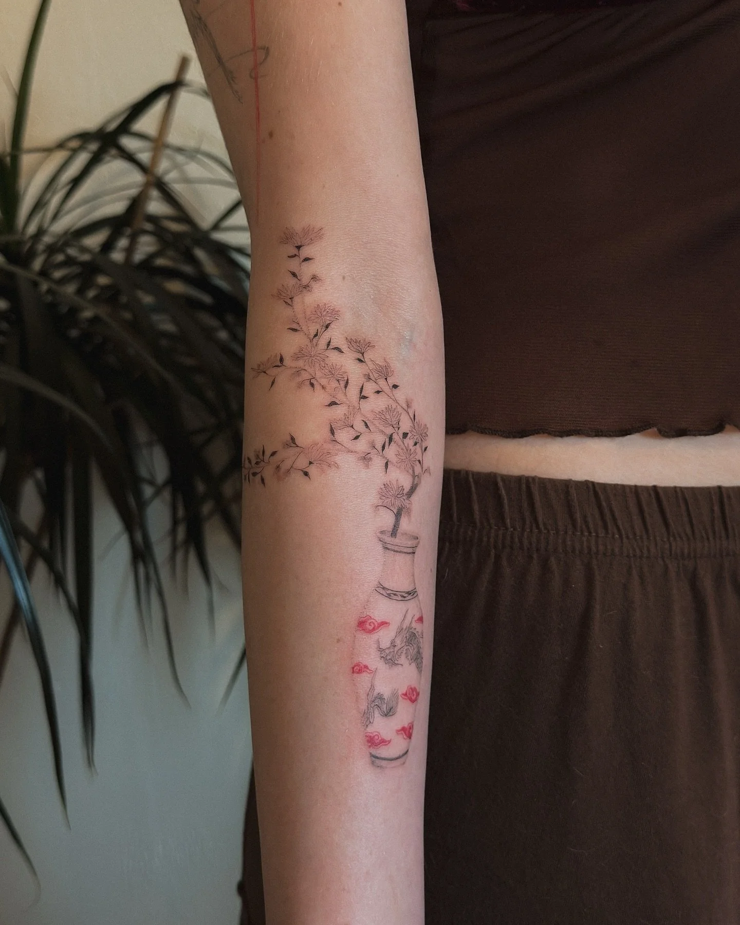 It's all in the softest of details ✨

&bull;
&bull;
&bull;
#denver #colorado #coloradosprings #tattoo #tattooshop #tattooartist #fineline #finelinetattoo #vase #dragon #femaletattooartist #japanese #inspo #womenwhotattoo #singleneedletattoo #1rl