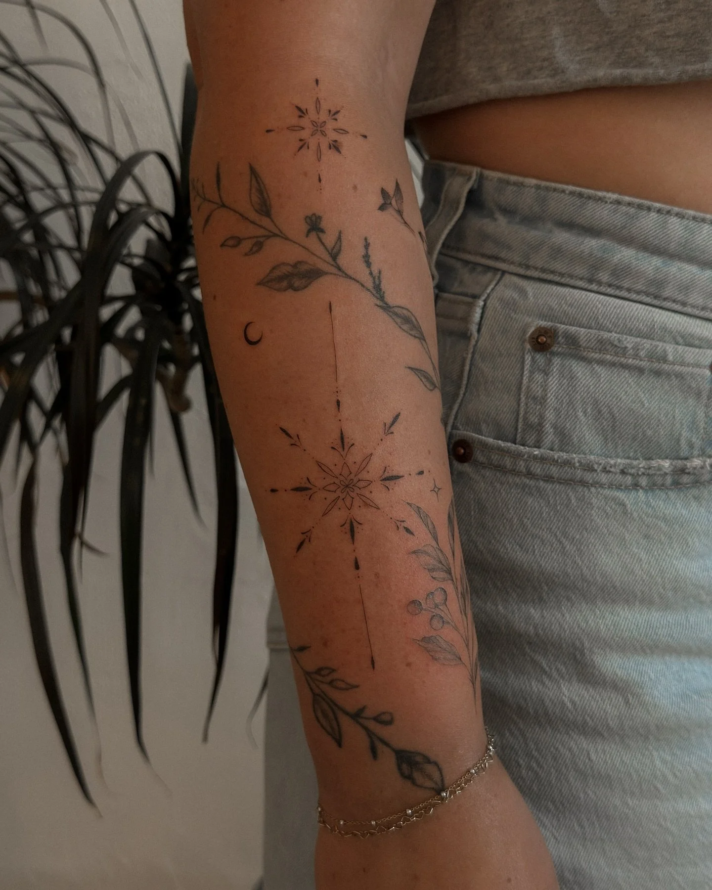 Trusting the process ✨

When Joelle came to me wanting to fill in the empty space around her existing forearm vine (done by another artist), I knew it would be more of a challenging project. I&rsquo;m selective about these kinds of projects because t